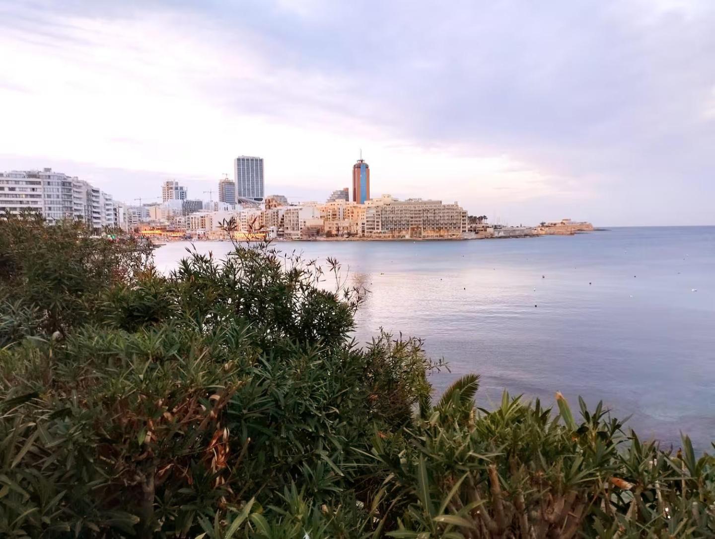 Waterfront Panorama Massive Three Bedrooms Flat 8S