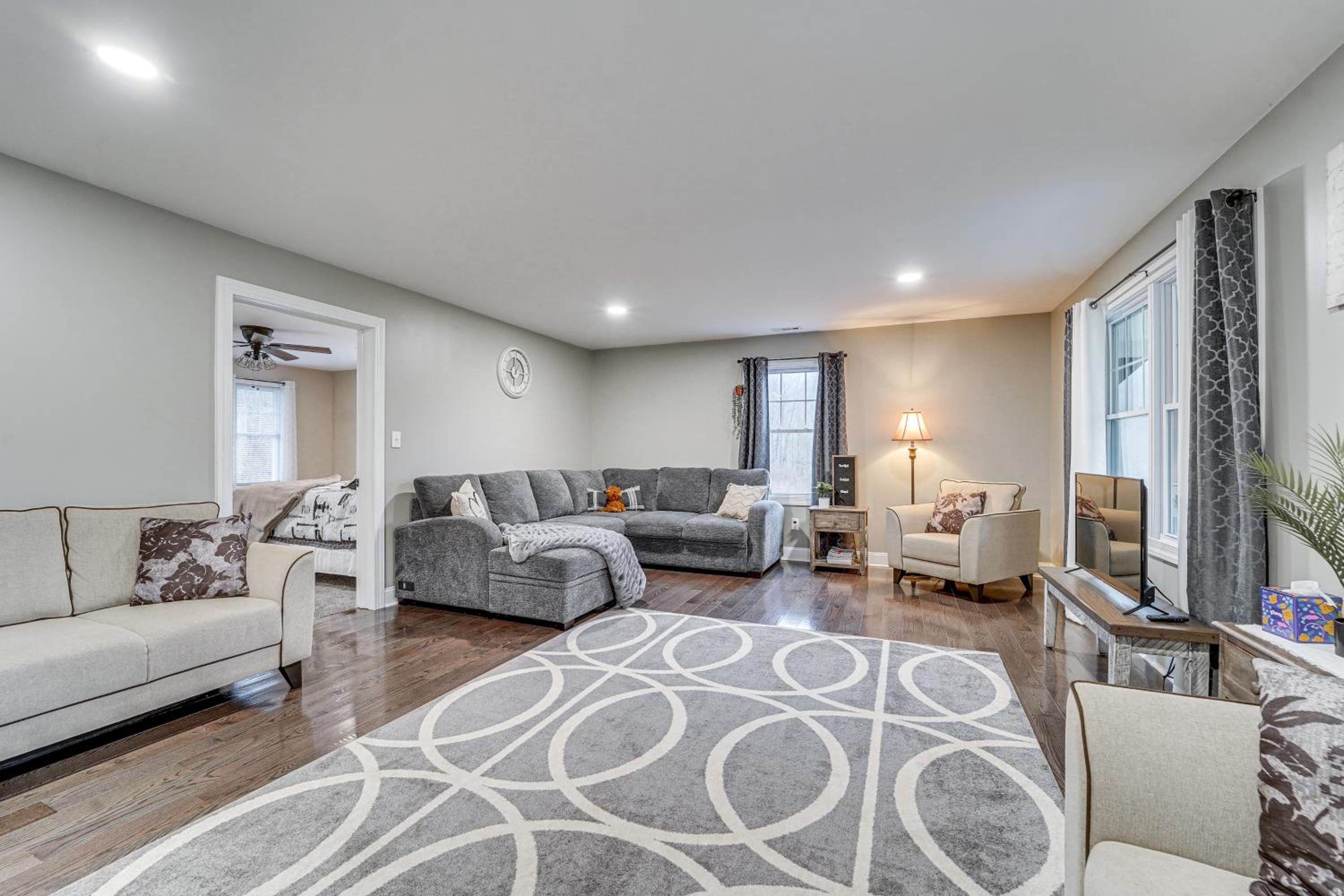 Mtn Views! Peaceful Rural Retreat in Mapleton