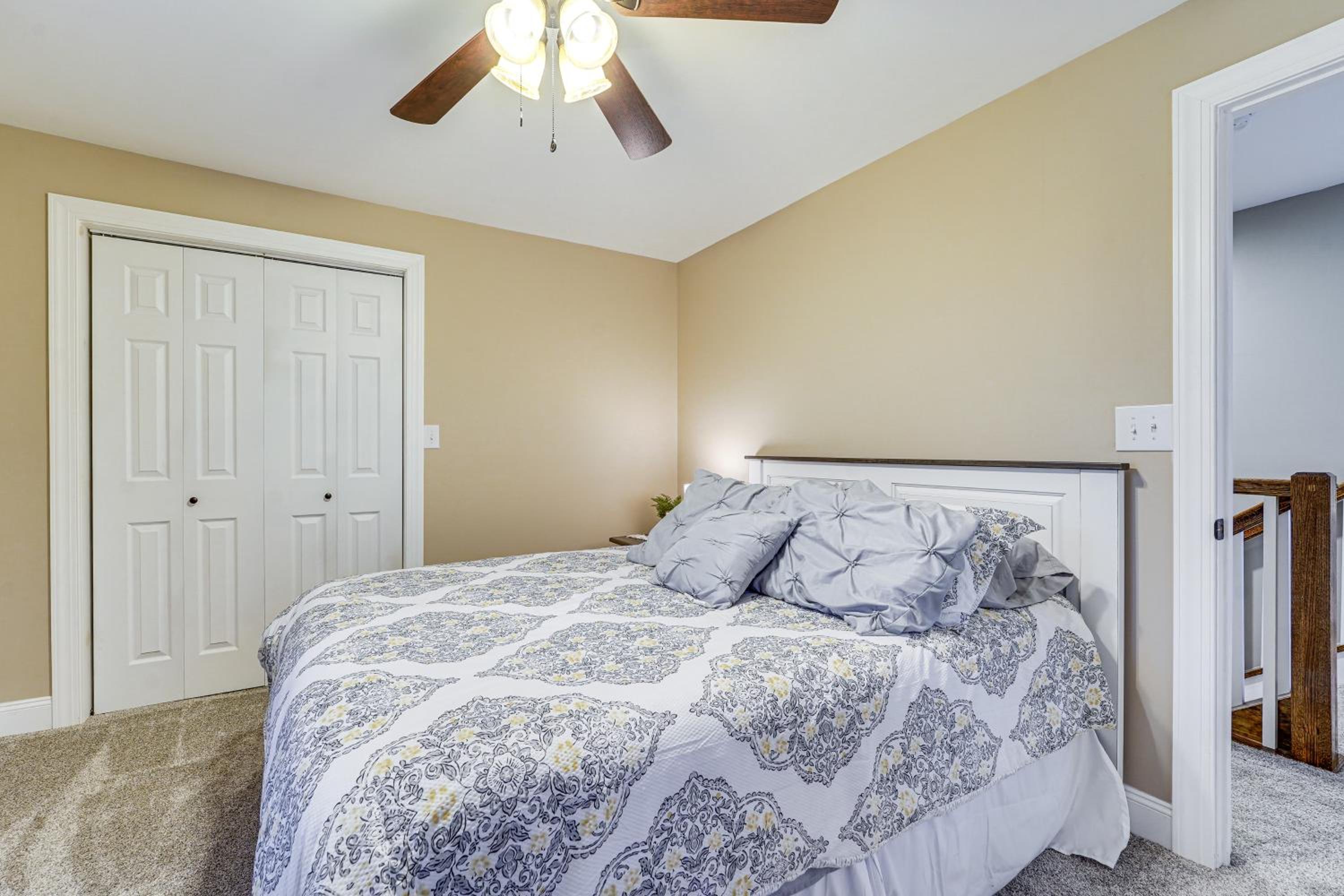Mtn Views! Peaceful Rural Retreat in Mapleton
