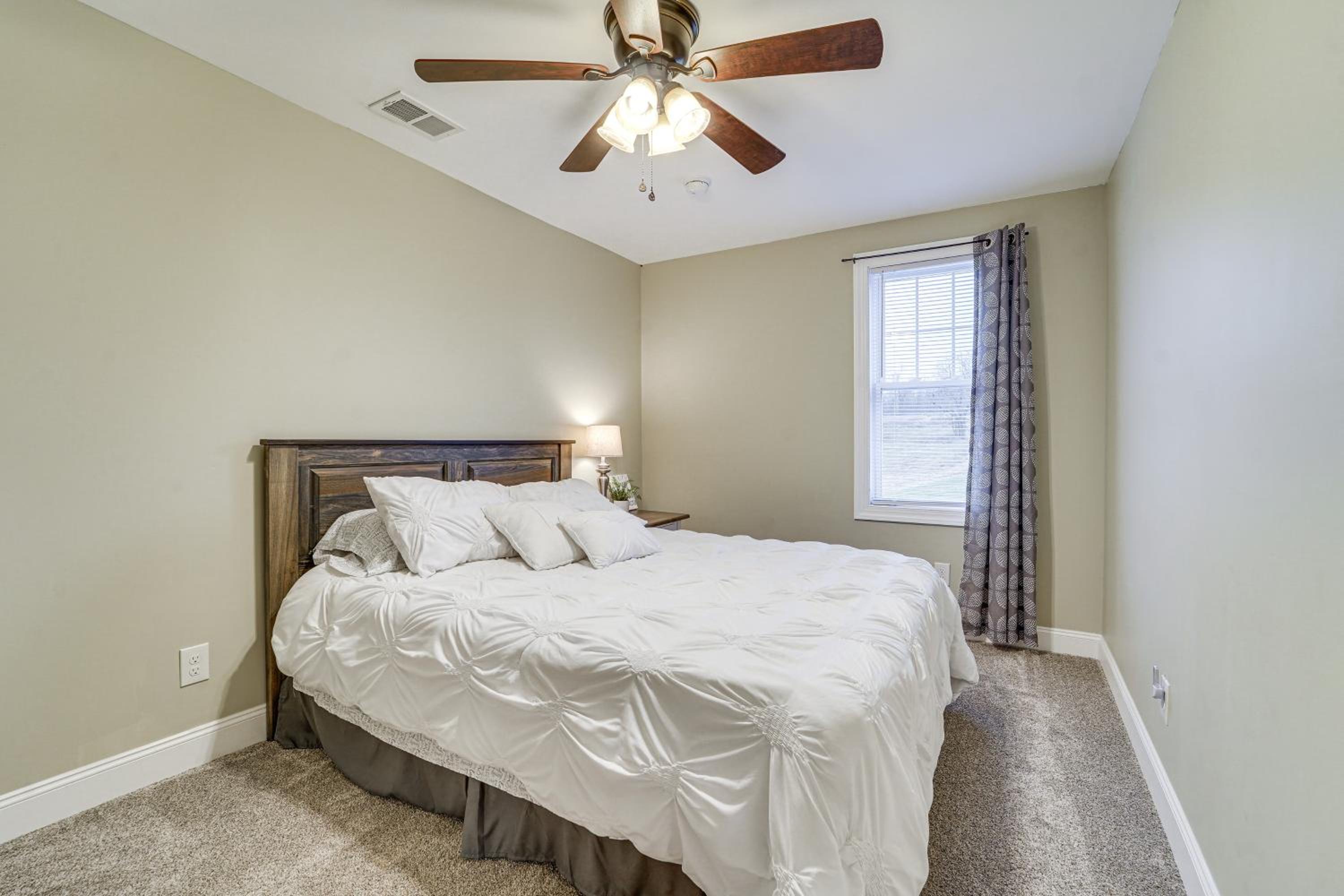Mtn Views! Peaceful Rural Retreat in Mapleton