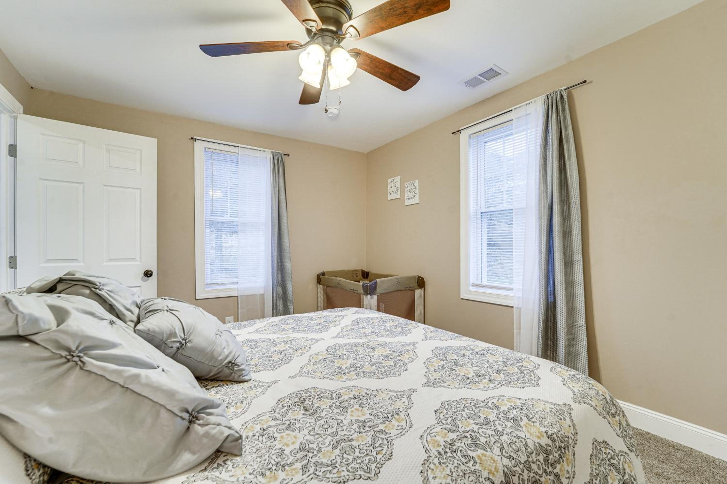 Mtn Views! Peaceful Rural Retreat in Mapleton