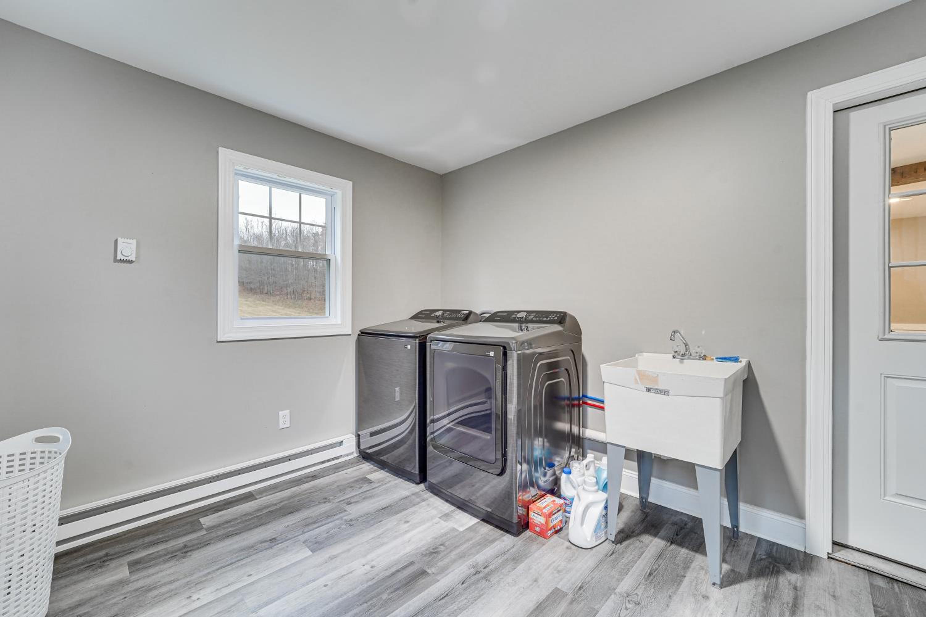 Mtn Views! Peaceful Rural Retreat in Mapleton