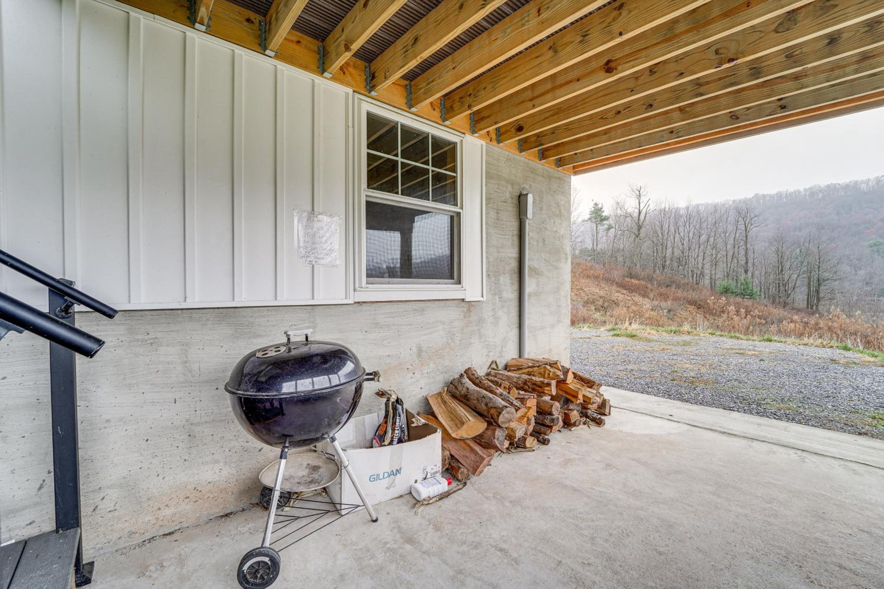 Mtn Views! Peaceful Rural Retreat in Mapleton