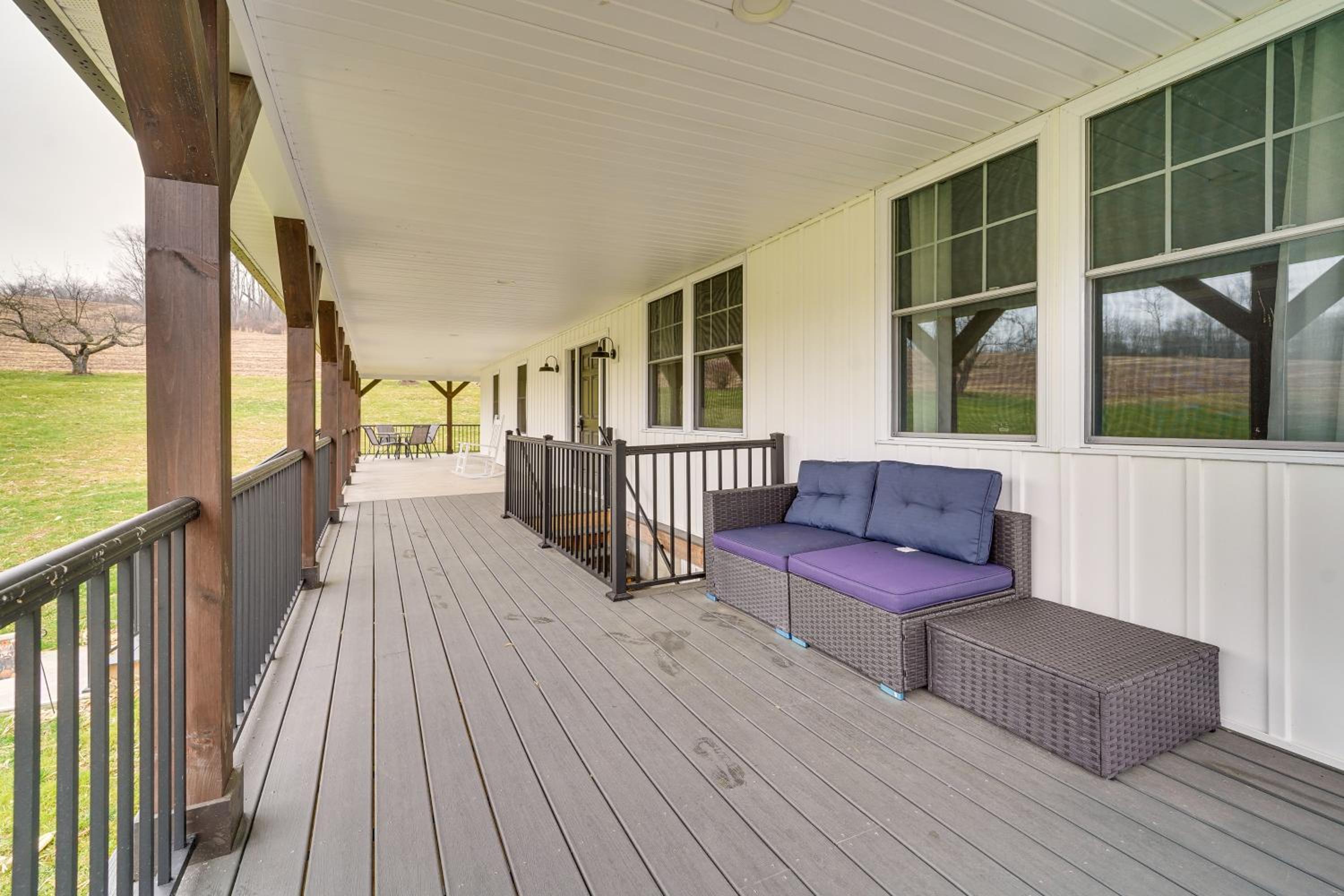 Mtn Views! Peaceful Rural Retreat in Mapleton