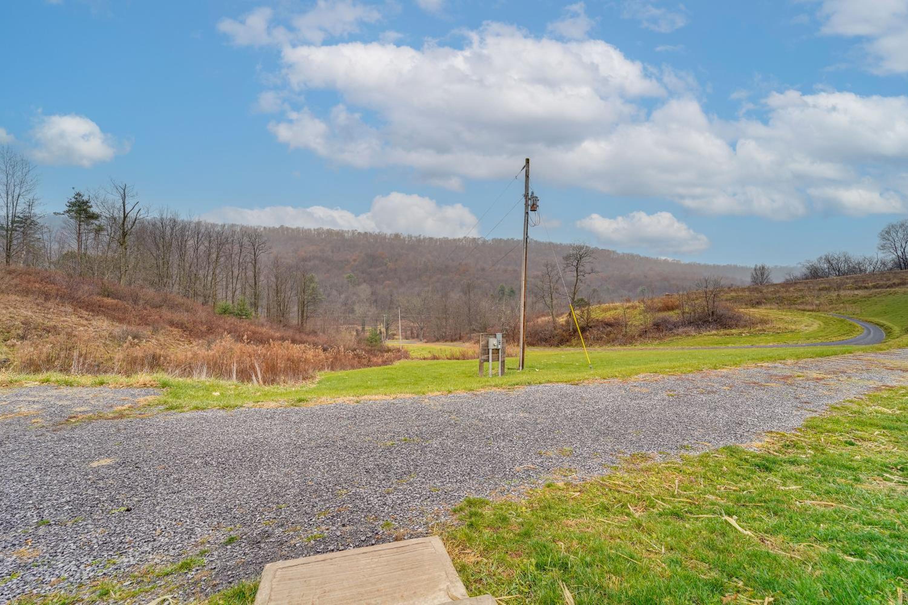 Mtn Views! Peaceful Rural Retreat in Mapleton