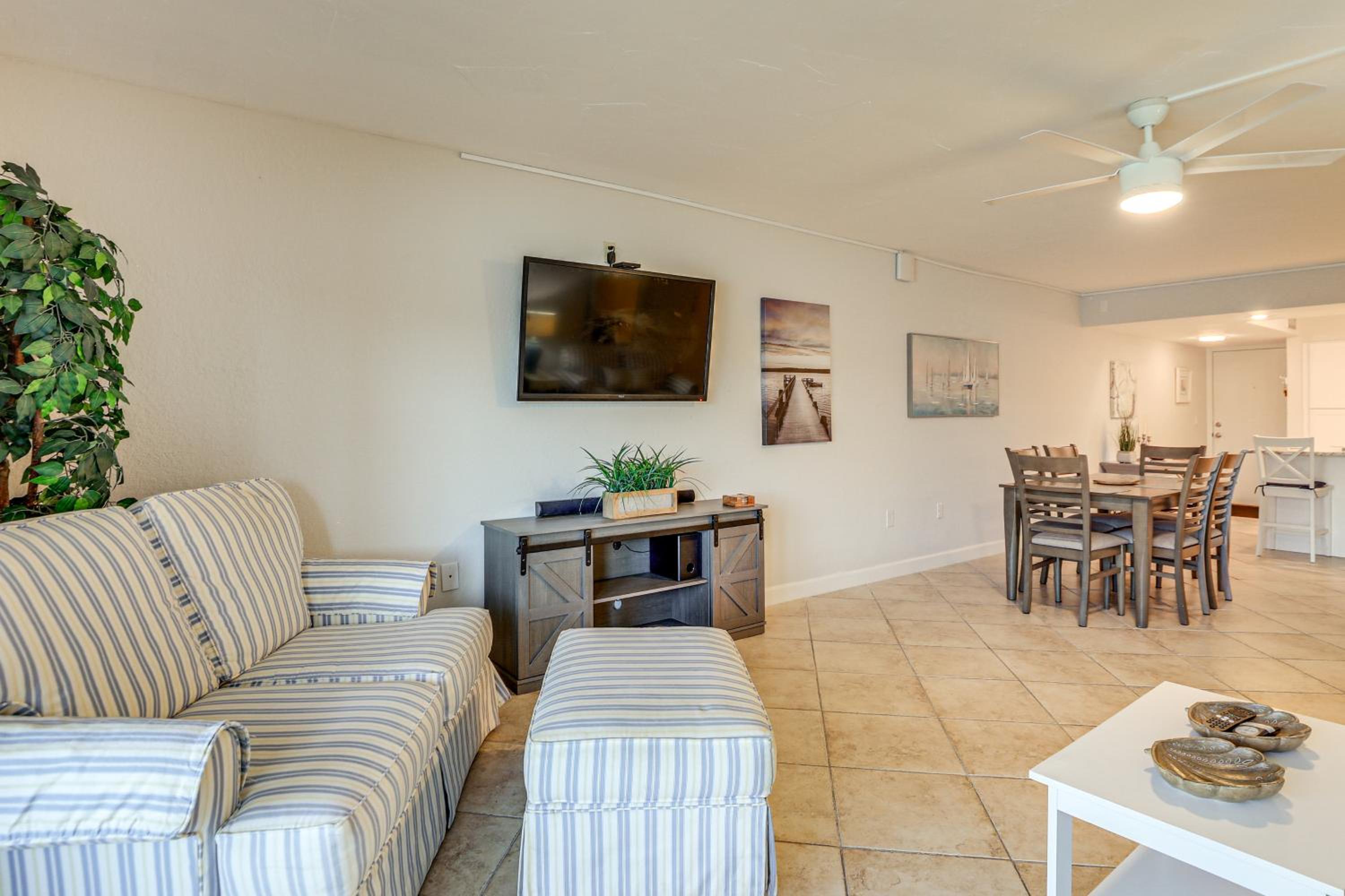 Great View, Resort Perks! Waterfront St Pete Condo