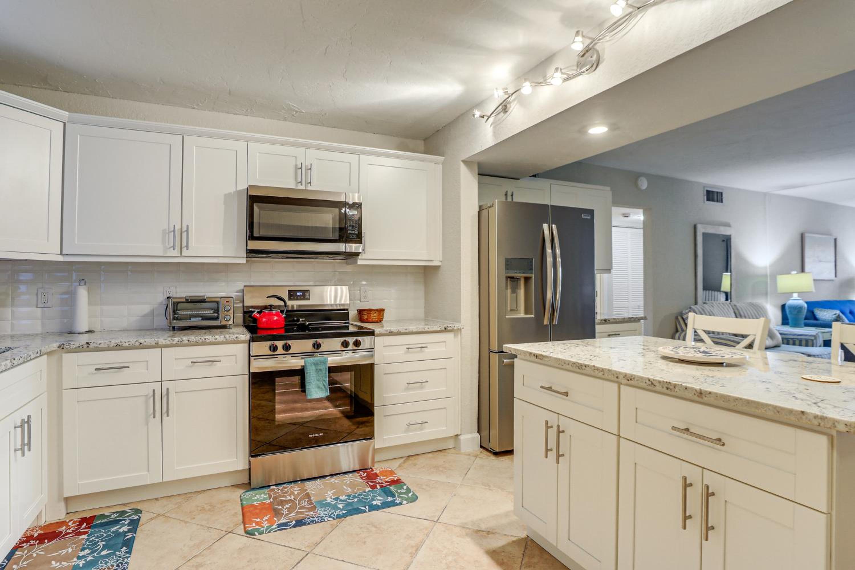 Great View, Resort Perks! Waterfront St Pete Condo