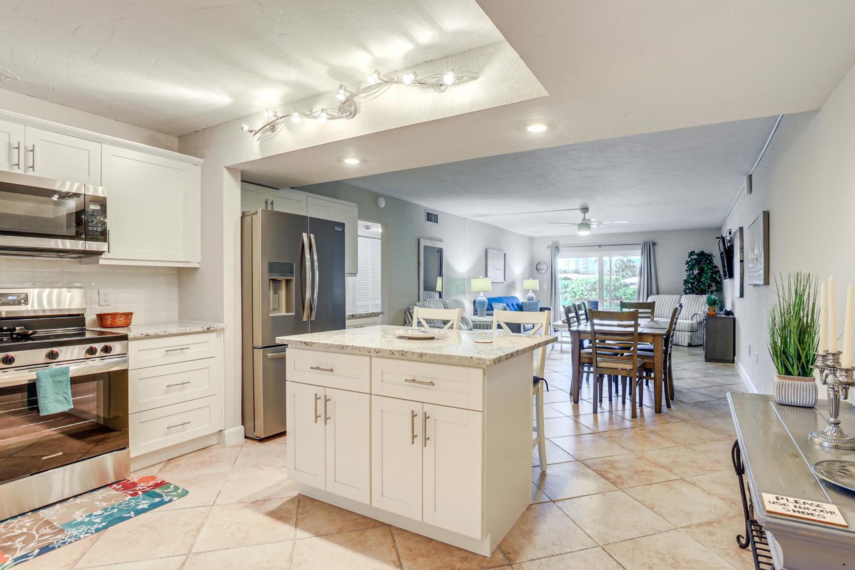 Great View, Resort Perks! Waterfront St Pete Condo