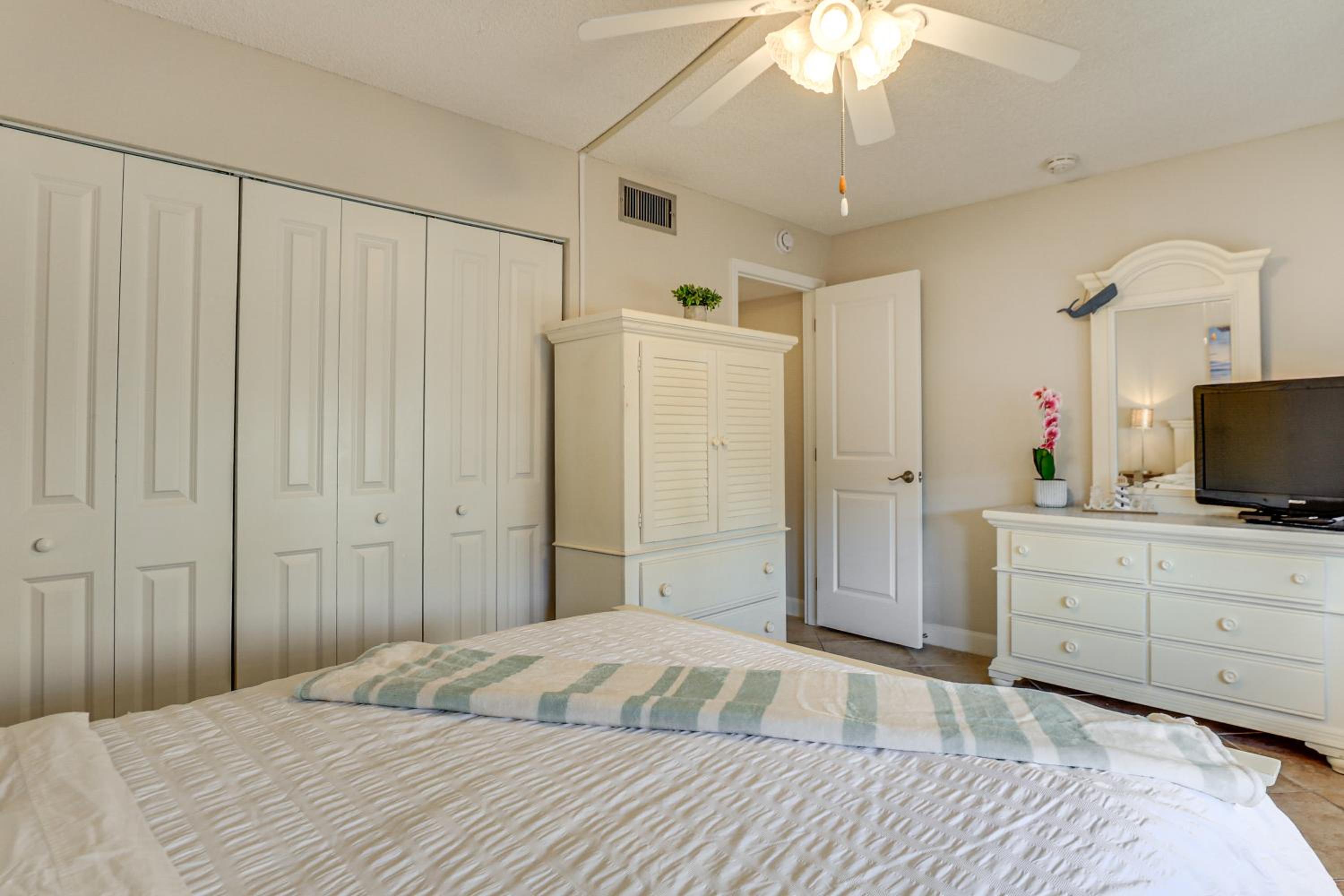 Great View, Resort Perks! Waterfront St Pete Condo