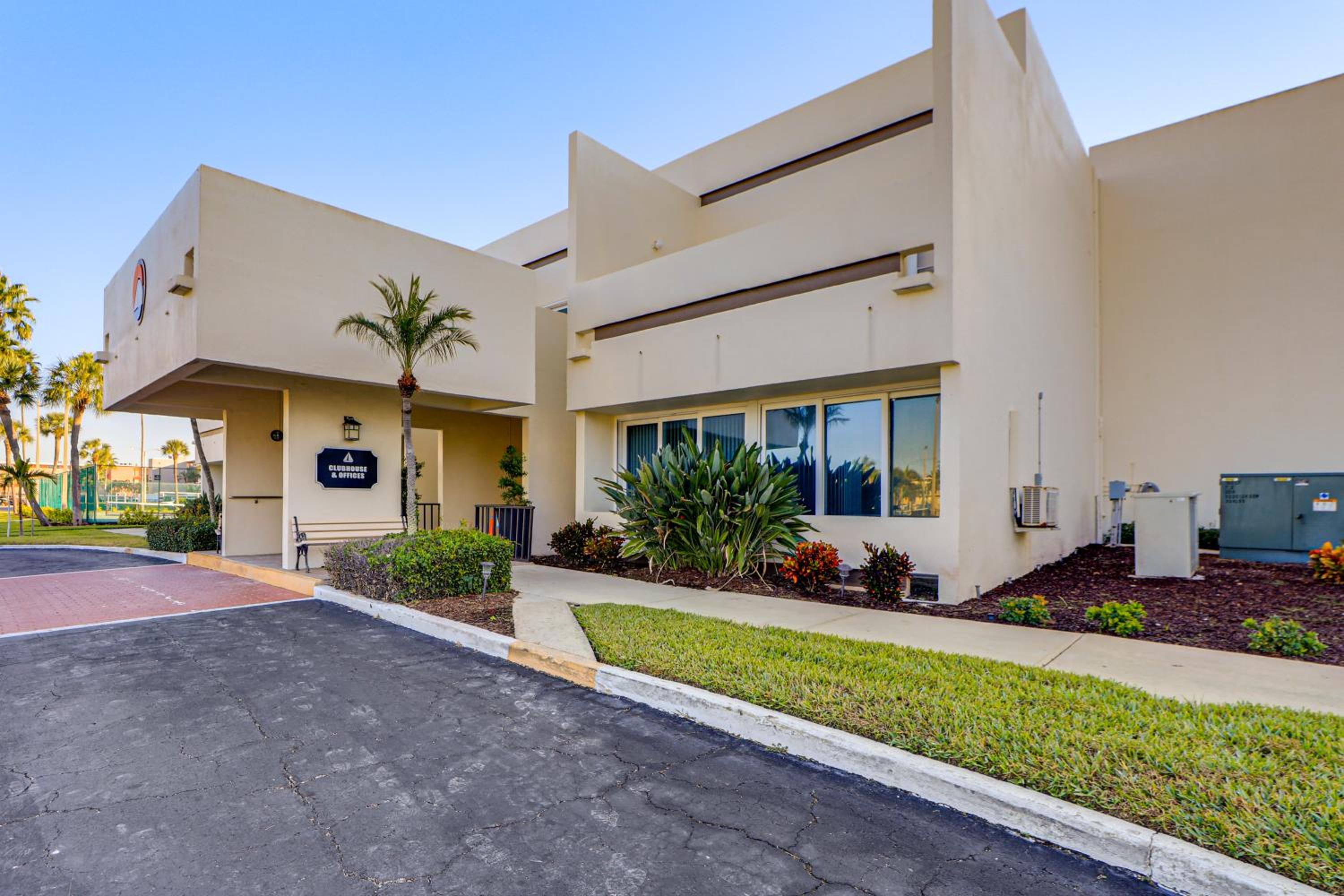 Great View, Resort Perks! Waterfront St Pete Condo