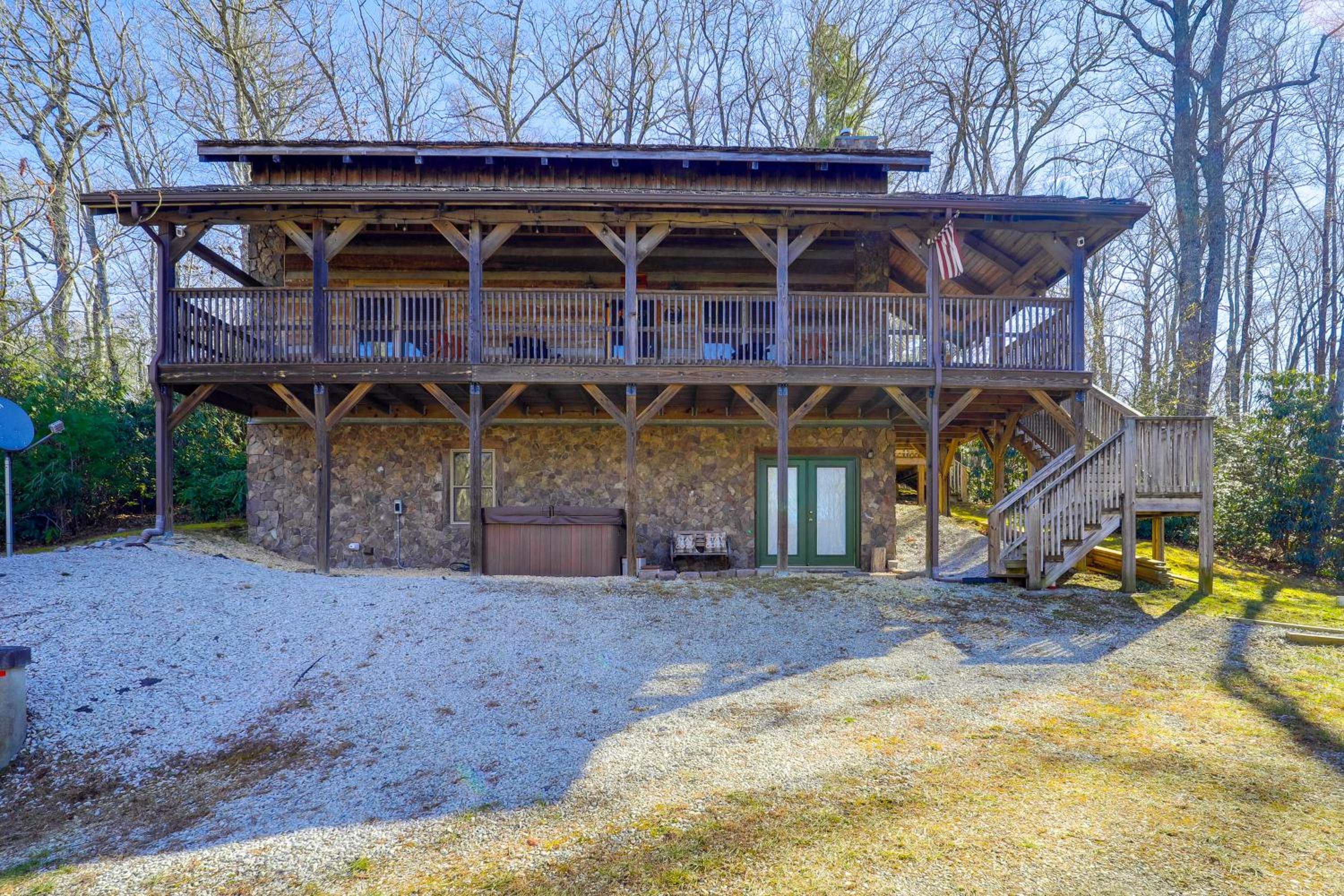 Less Than 1 Mi to Linville Falls Family Gem with Game Room!