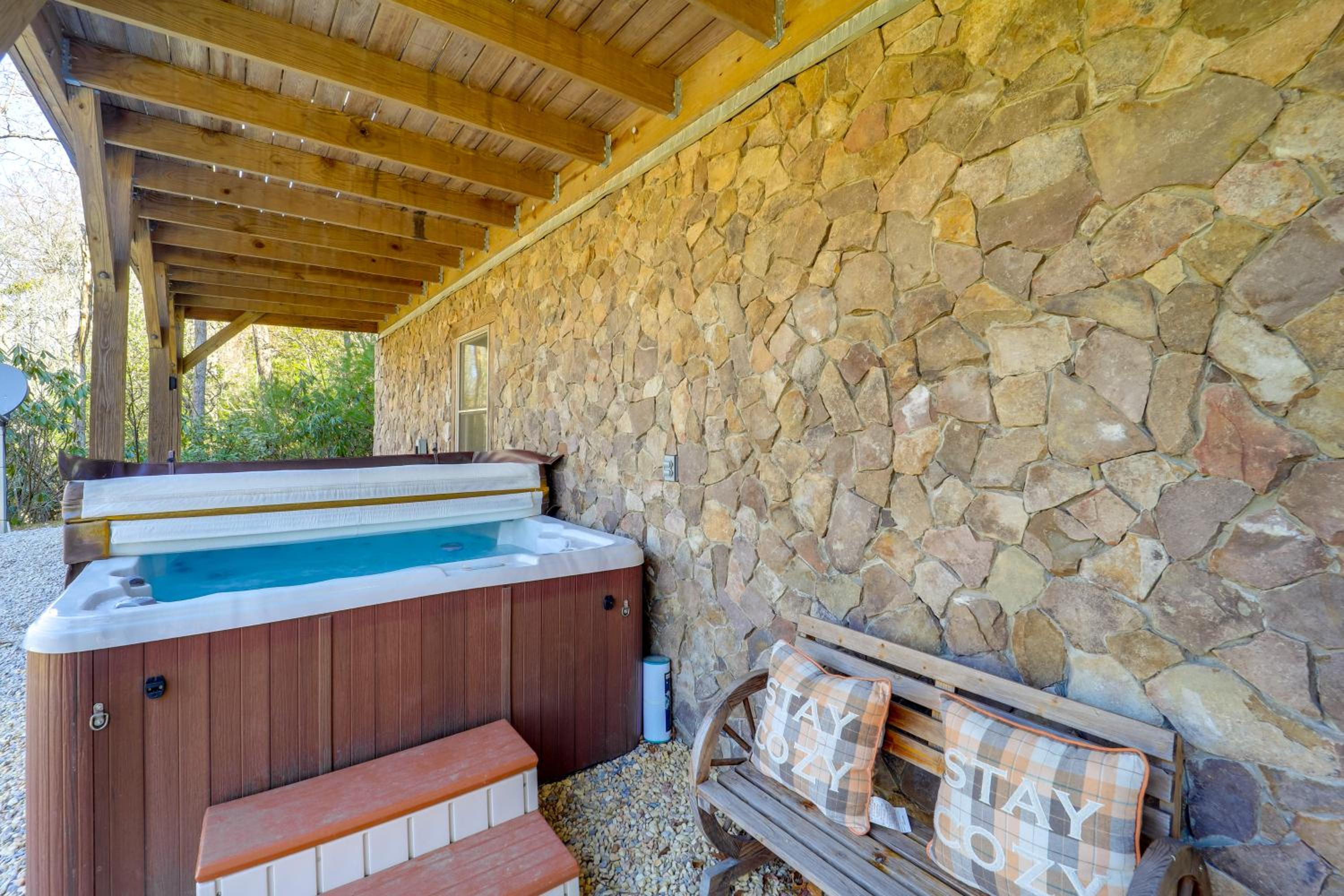 Less Than 1 Mi to Linville Falls Family Gem with Game Room!