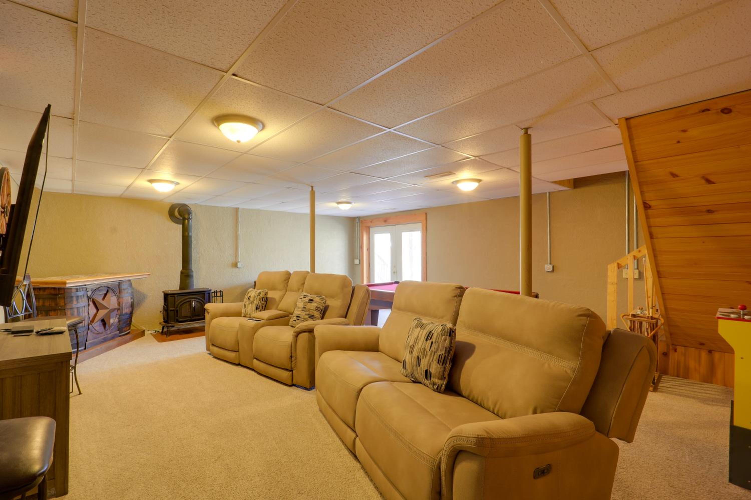 Less Than 1 Mi to Linville Falls Family Gem with Game Room!
