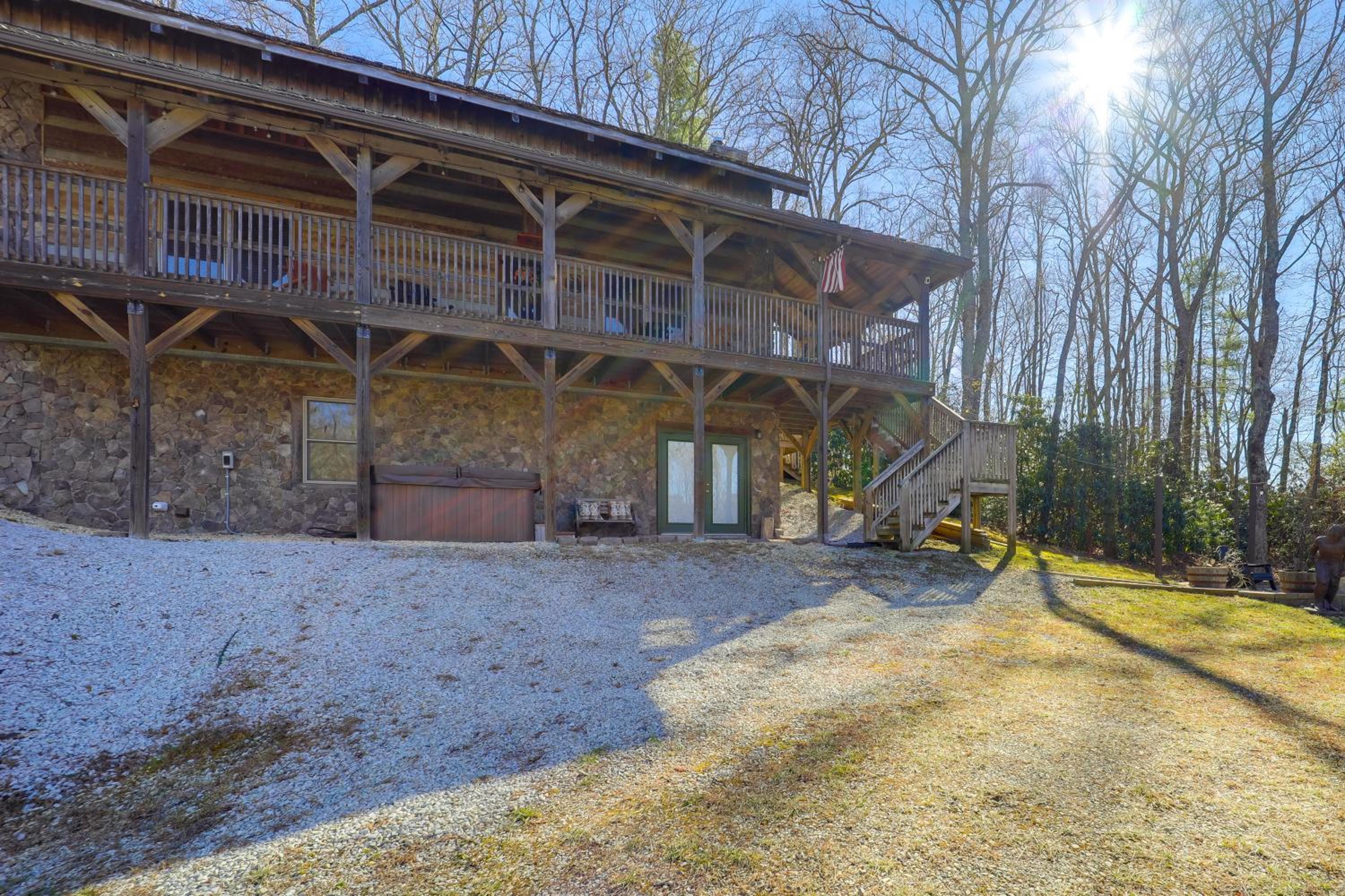 Less Than 1 Mi to Linville Falls Family Gem with Game Room!
