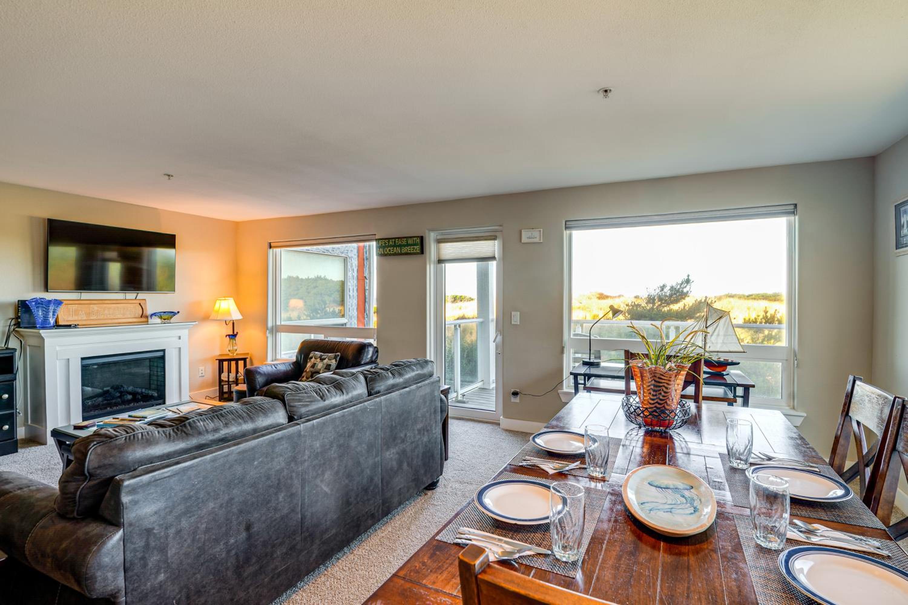 Beach Access and Community Perks! Westport Hideaway