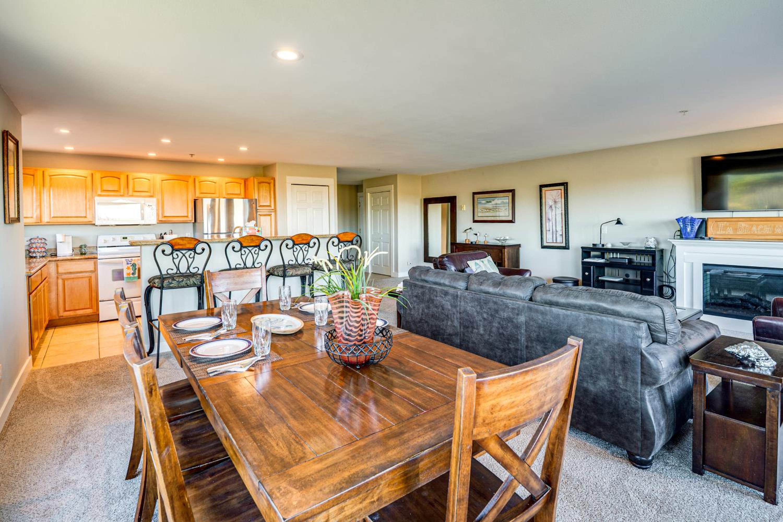 Beach Access and Community Perks! Westport Hideaway