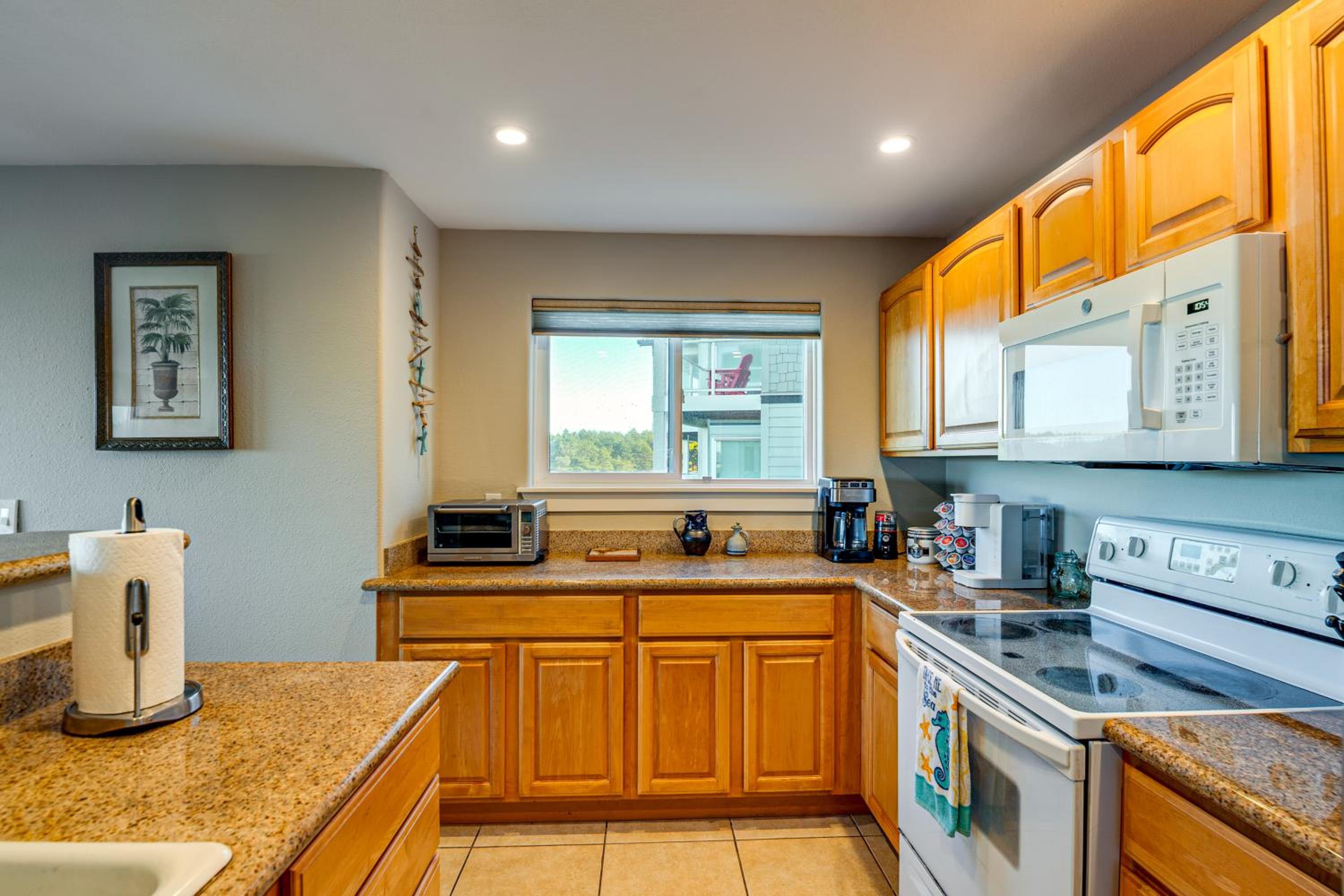 Beach Access and Community Perks! Westport Hideaway