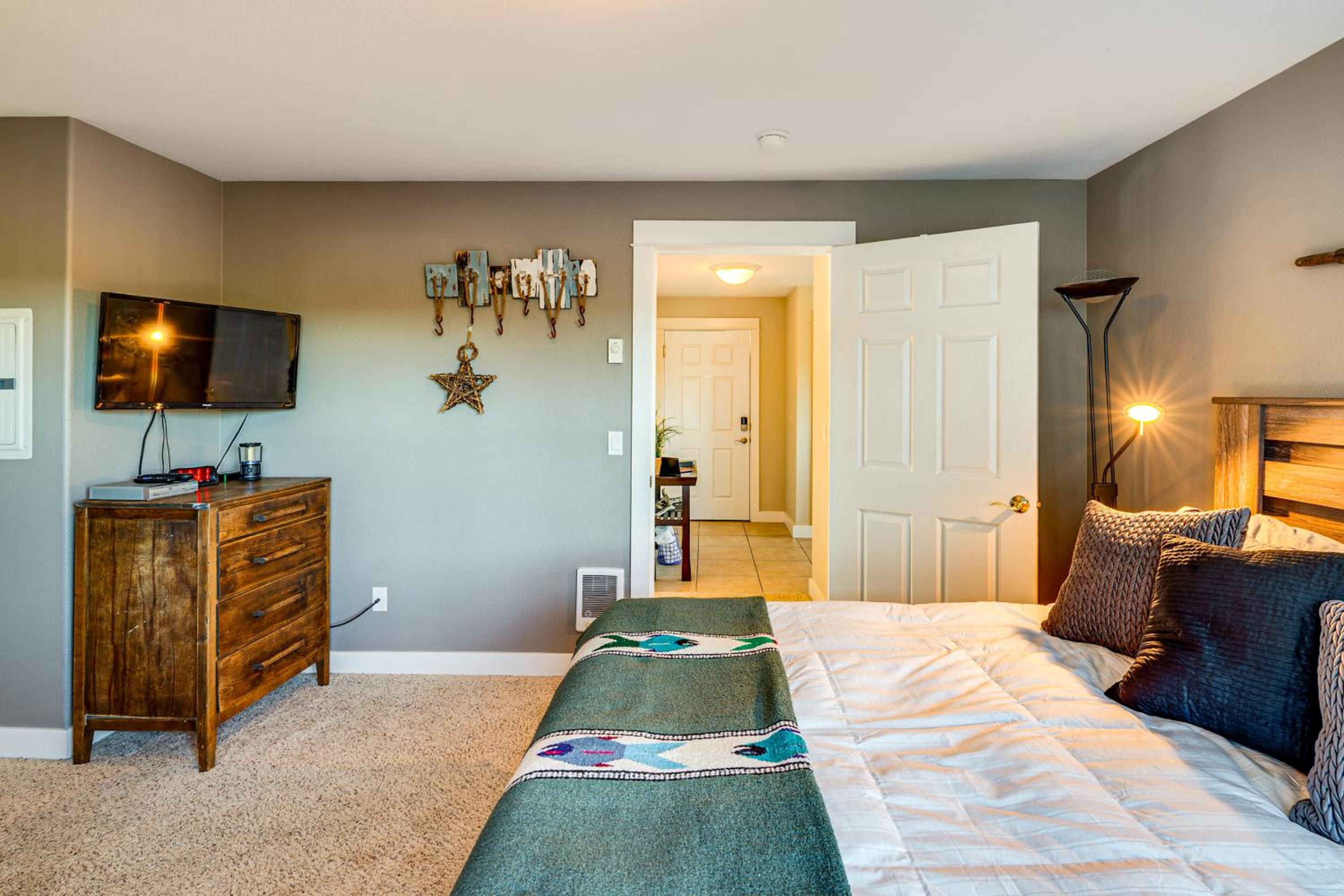 Beach Access and Community Perks! Westport Hideaway