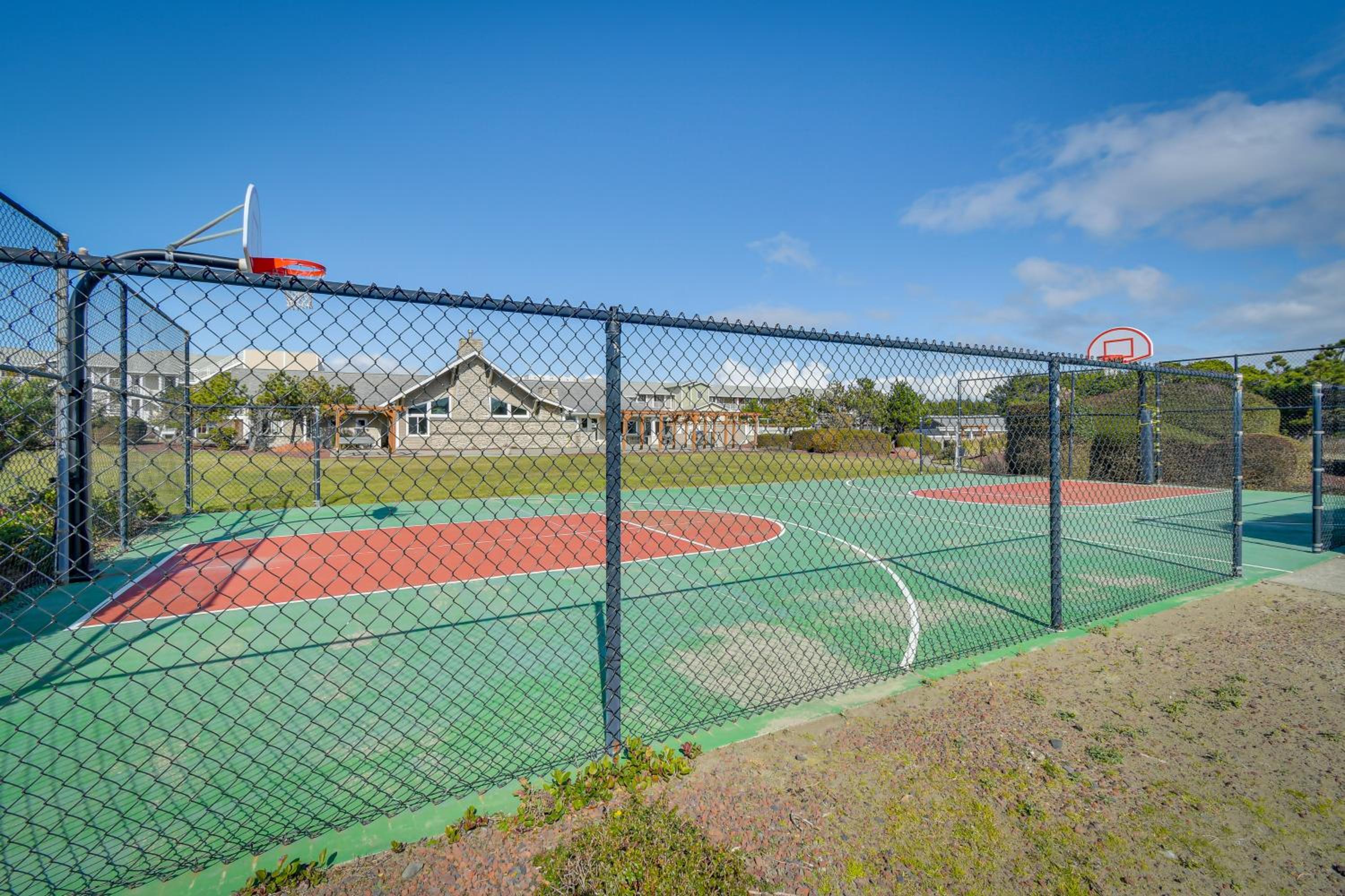 Beach Access and Community Perks! Westport Hideaway