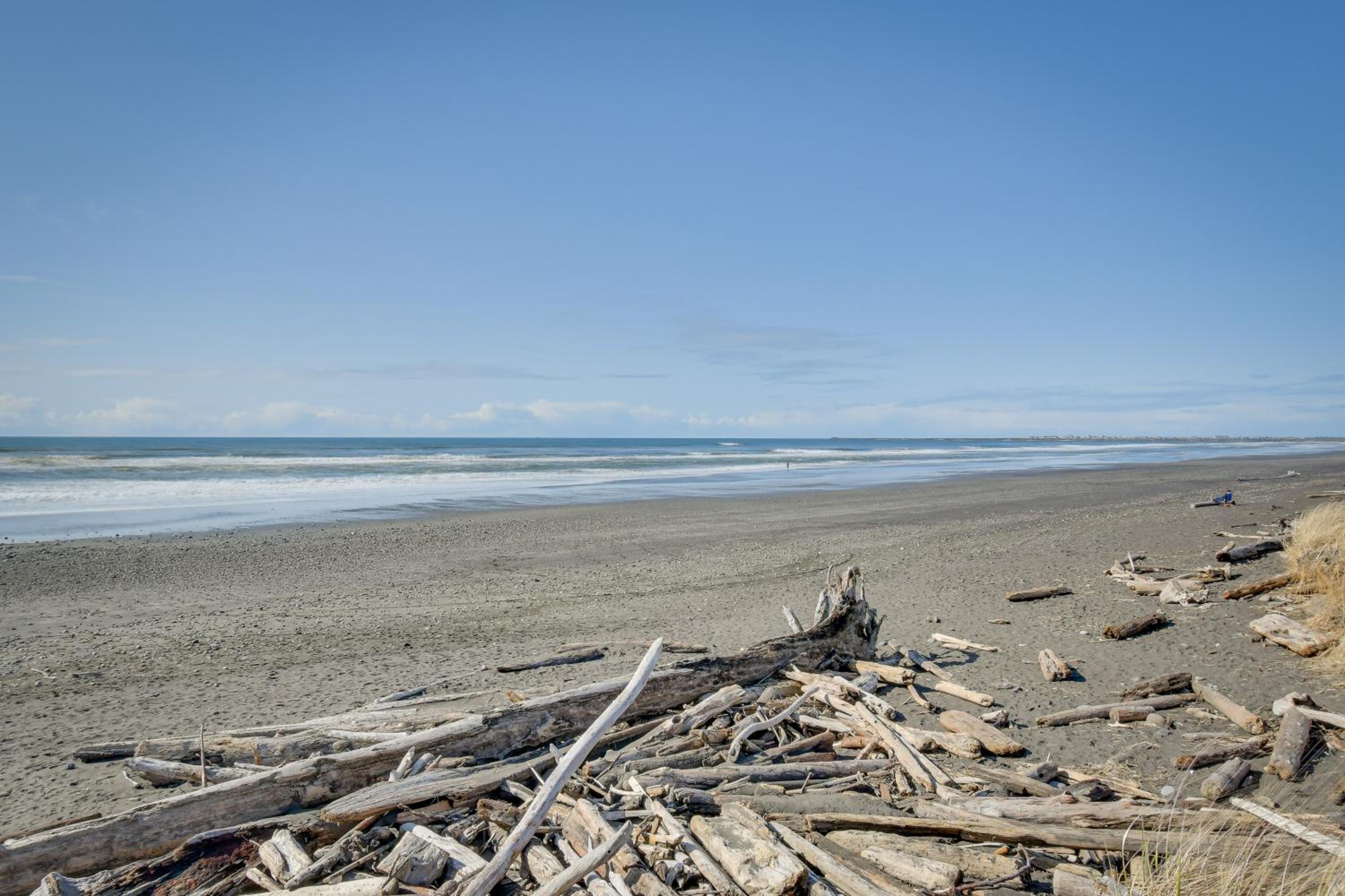 Beach Access and Community Perks! Westport Hideaway