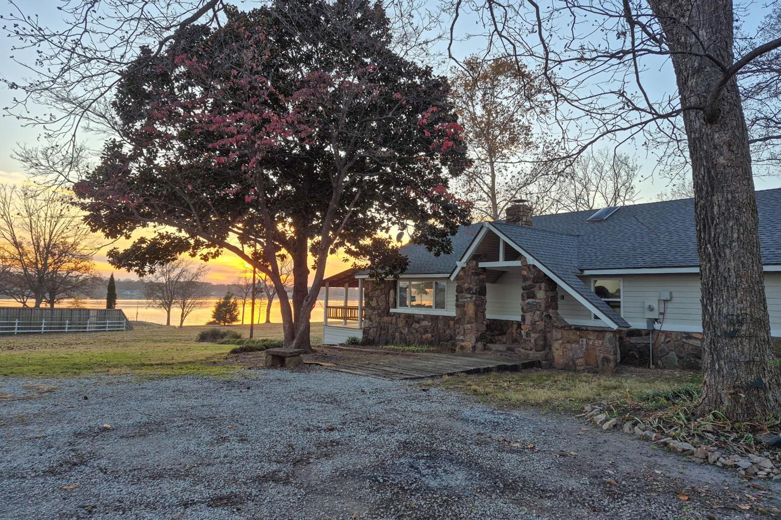 Deck and Yard Wolf Creek Waterfront Home in Grove!