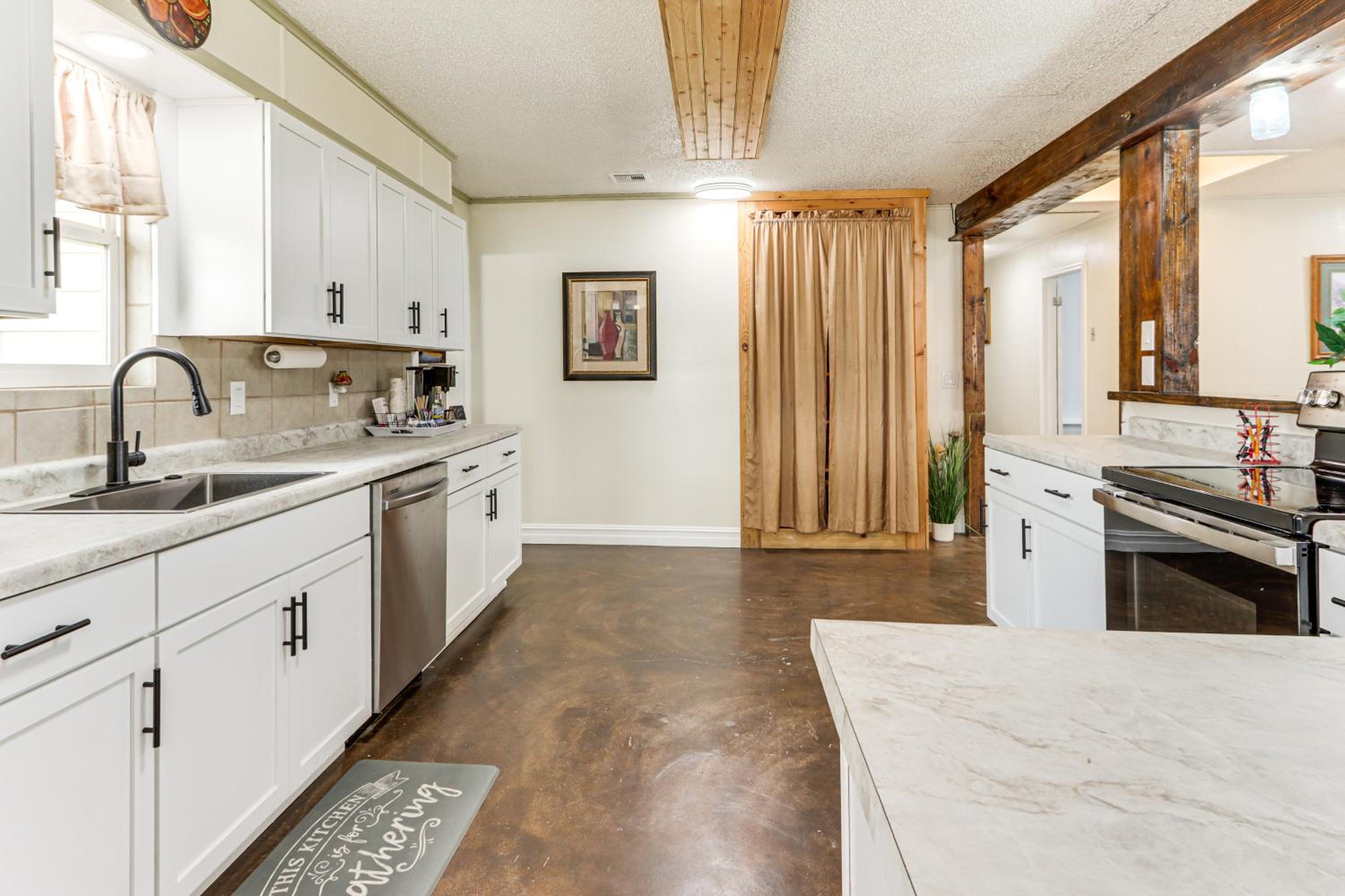 Deck and Yard Wolf Creek Waterfront Home in Grove!