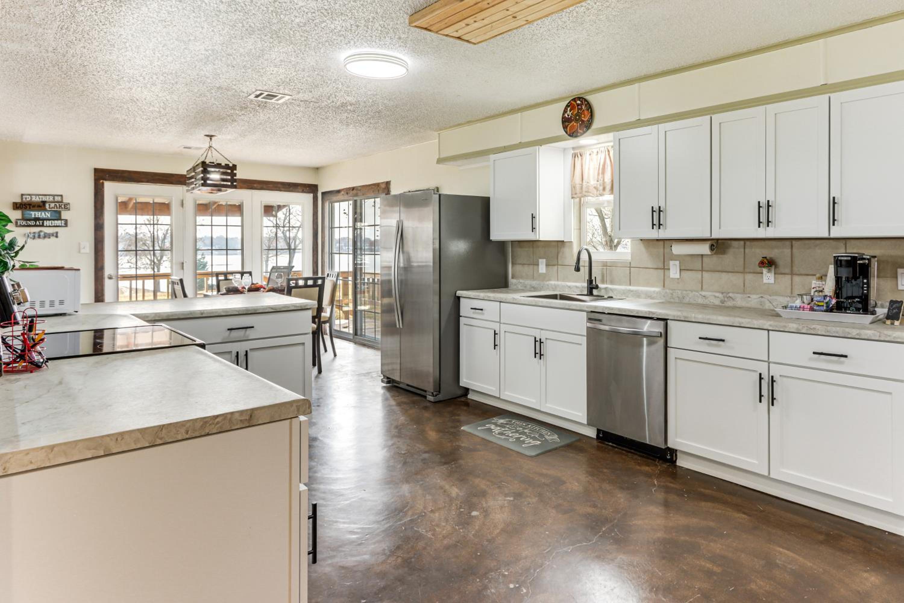 Deck and Yard Wolf Creek Waterfront Home in Grove!