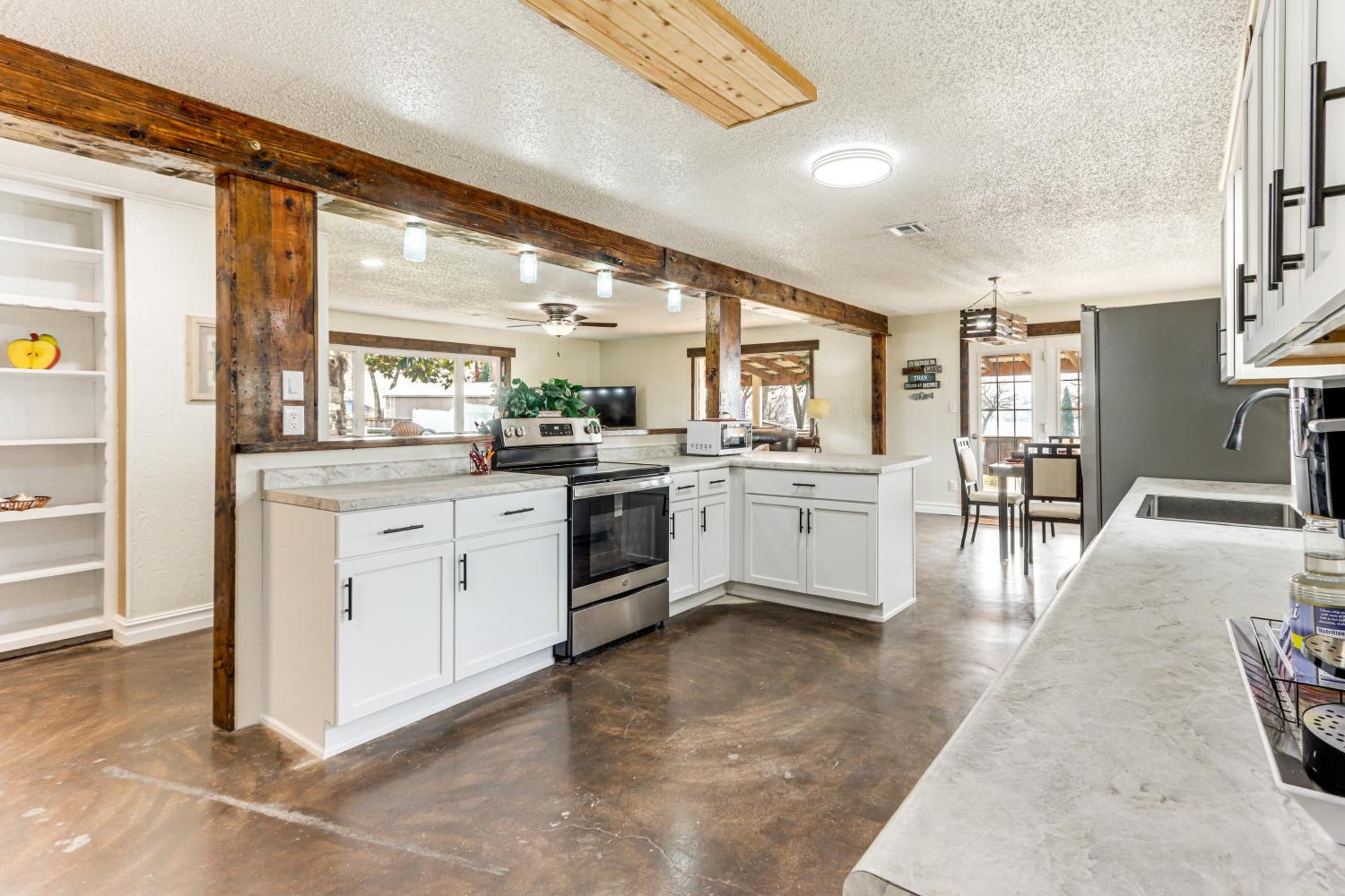 Deck and Yard Wolf Creek Waterfront Home in Grove!