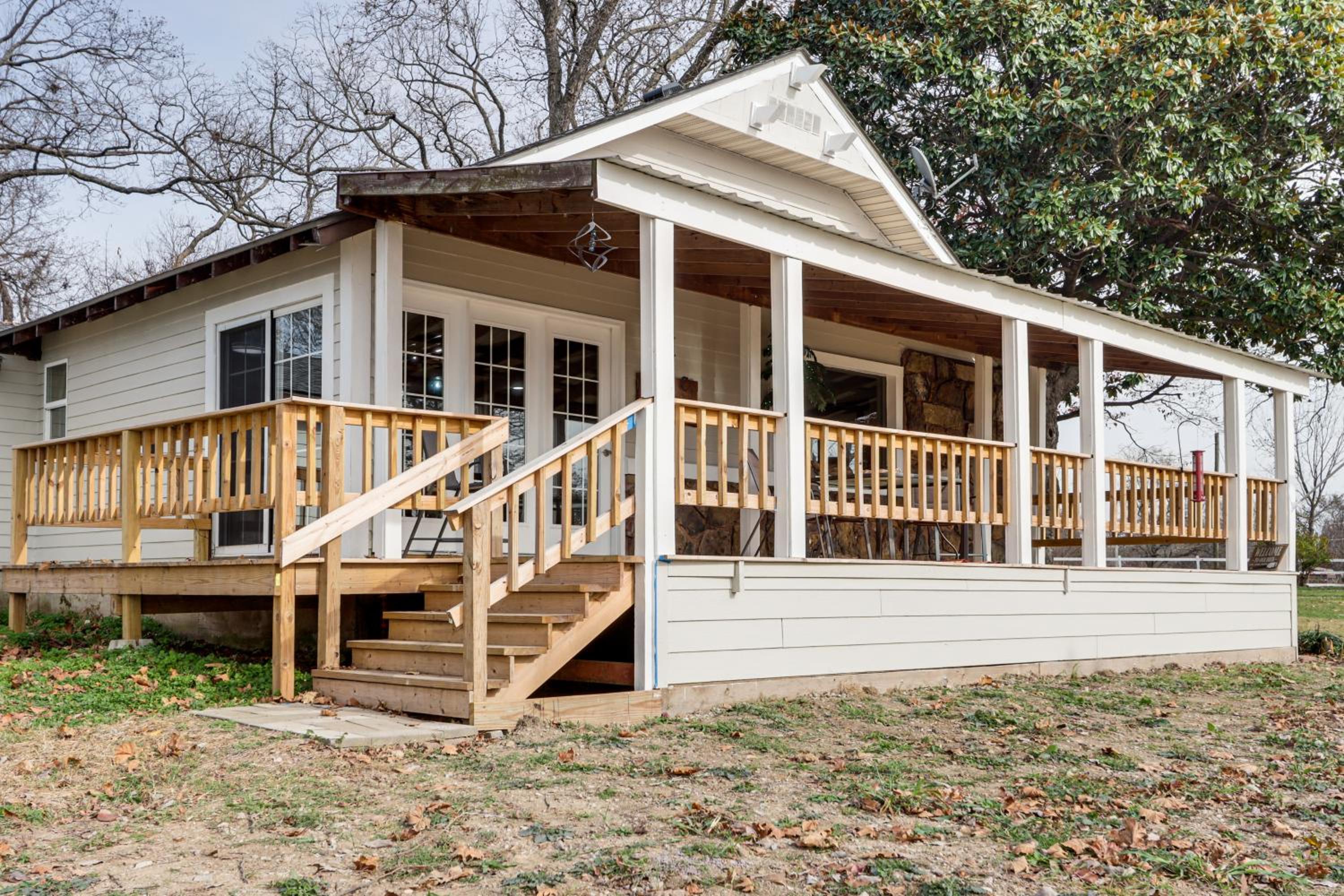Deck and Yard Wolf Creek Waterfront Home in Grove!