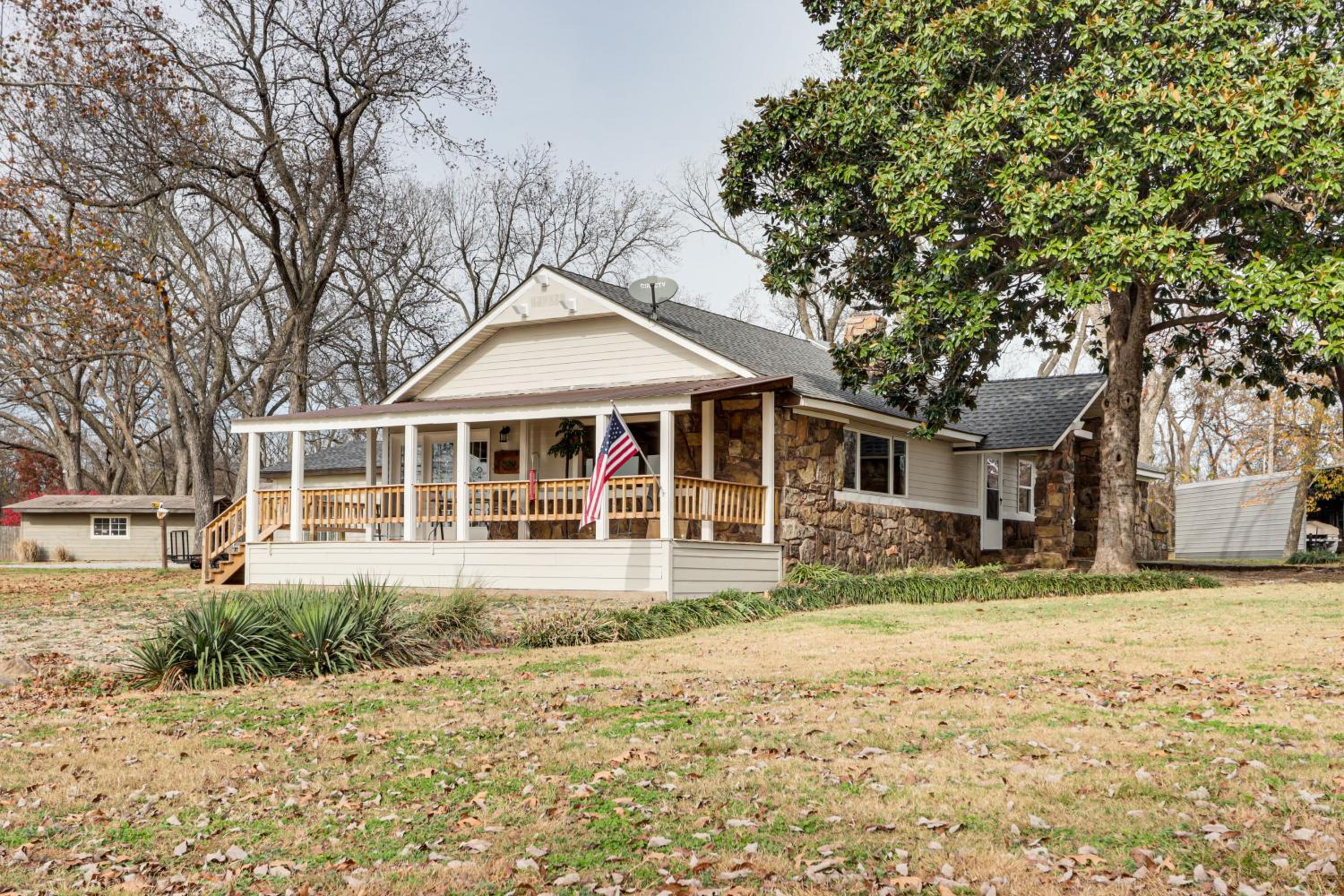 Deck and Yard Wolf Creek Waterfront Home in Grove!