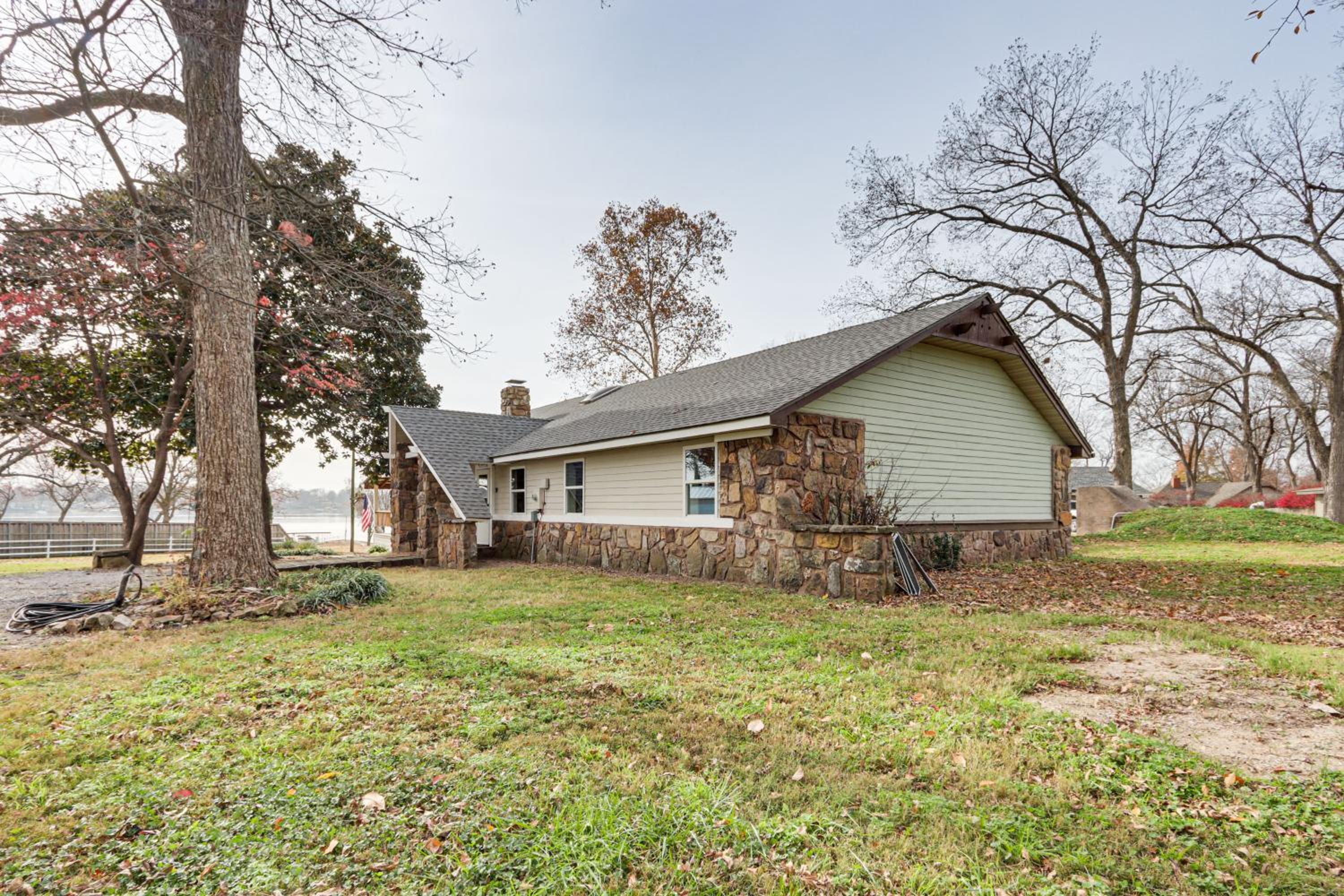 Deck and Yard Wolf Creek Waterfront Home in Grove!