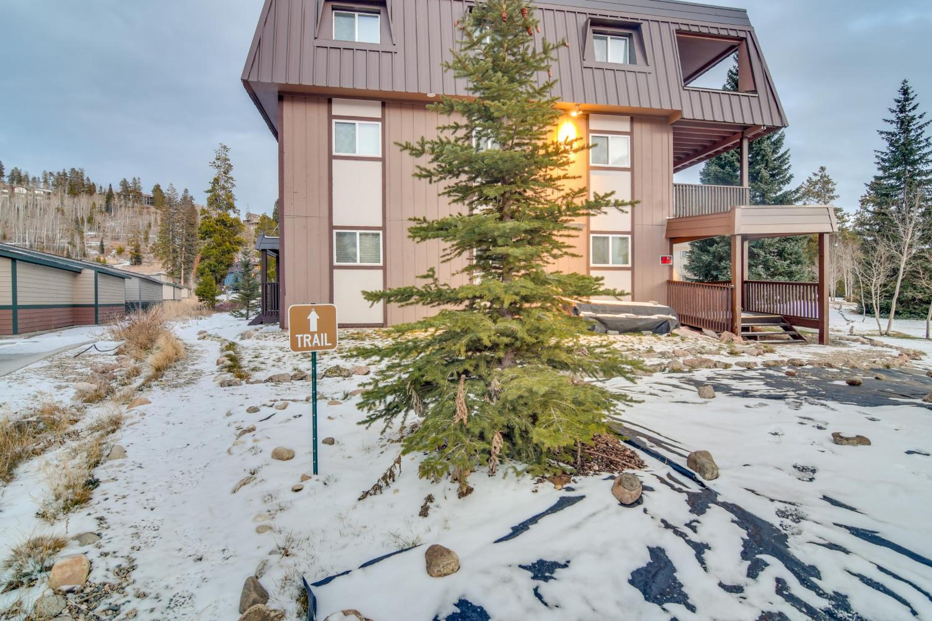 3BR Riverfront Retreat! Mtn Views, Community Perks