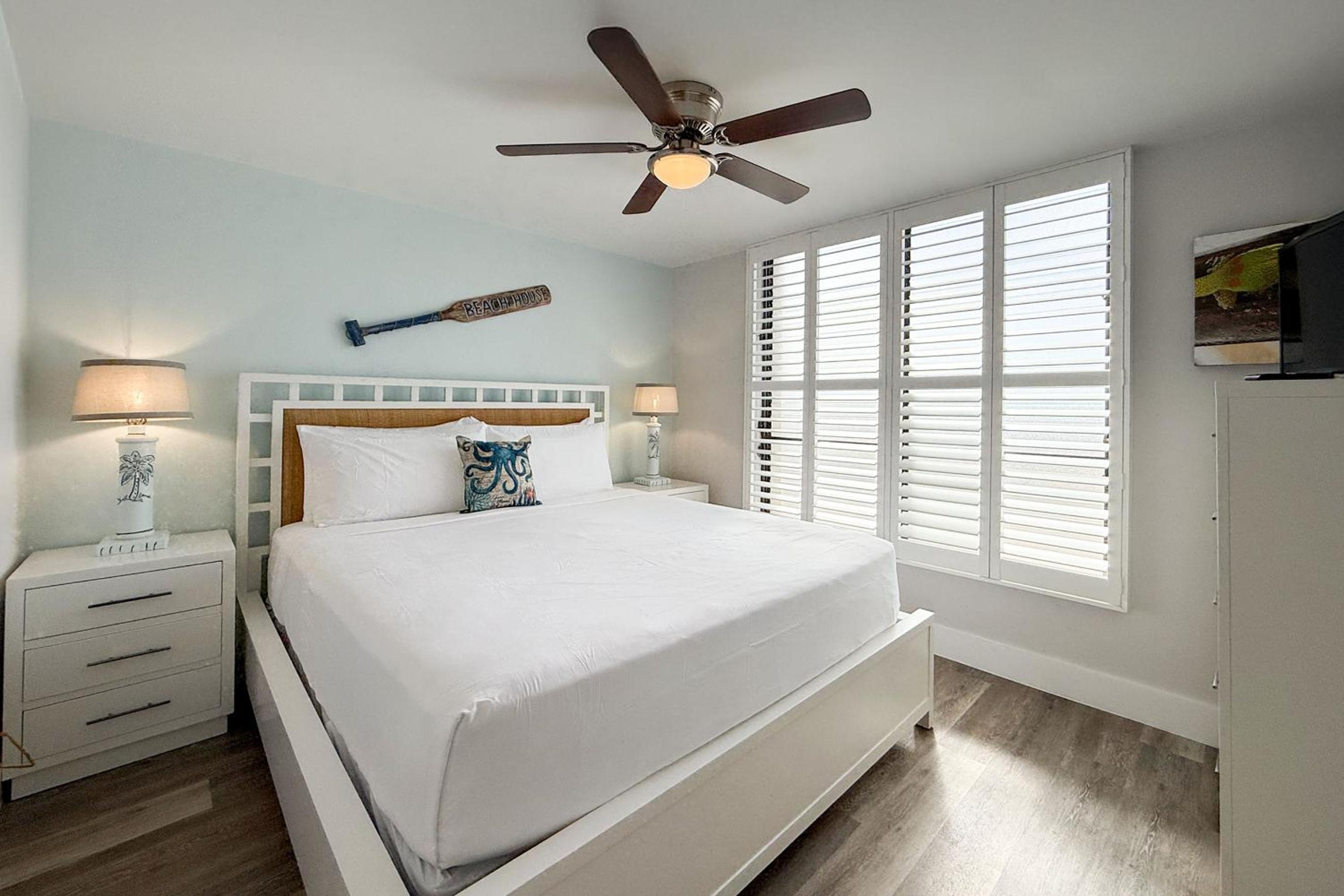 Kihei Akahi D-515: Newly Renovated Ocean View, No Carpet, 3 Zone Split AC, Wi-Fi