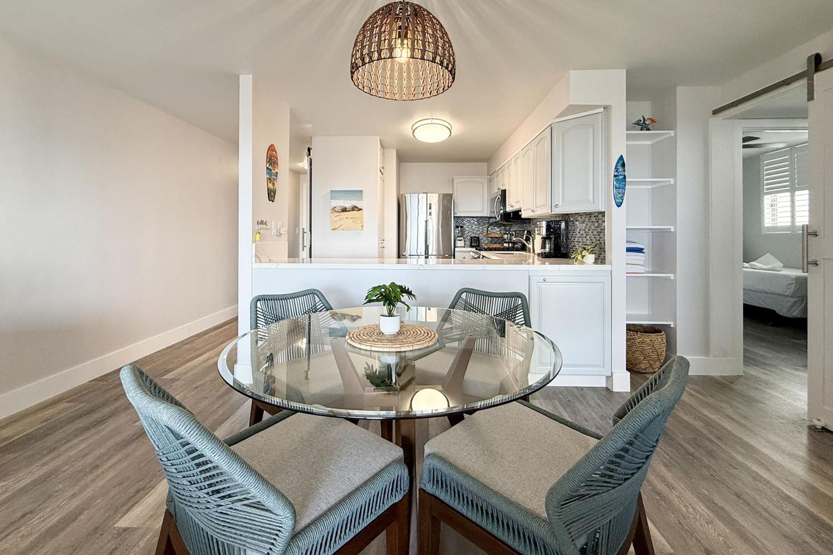 Kihei Akahi D-515: Newly Renovated Ocean View, No Carpet, 3 Zone Split AC, Wi-Fi