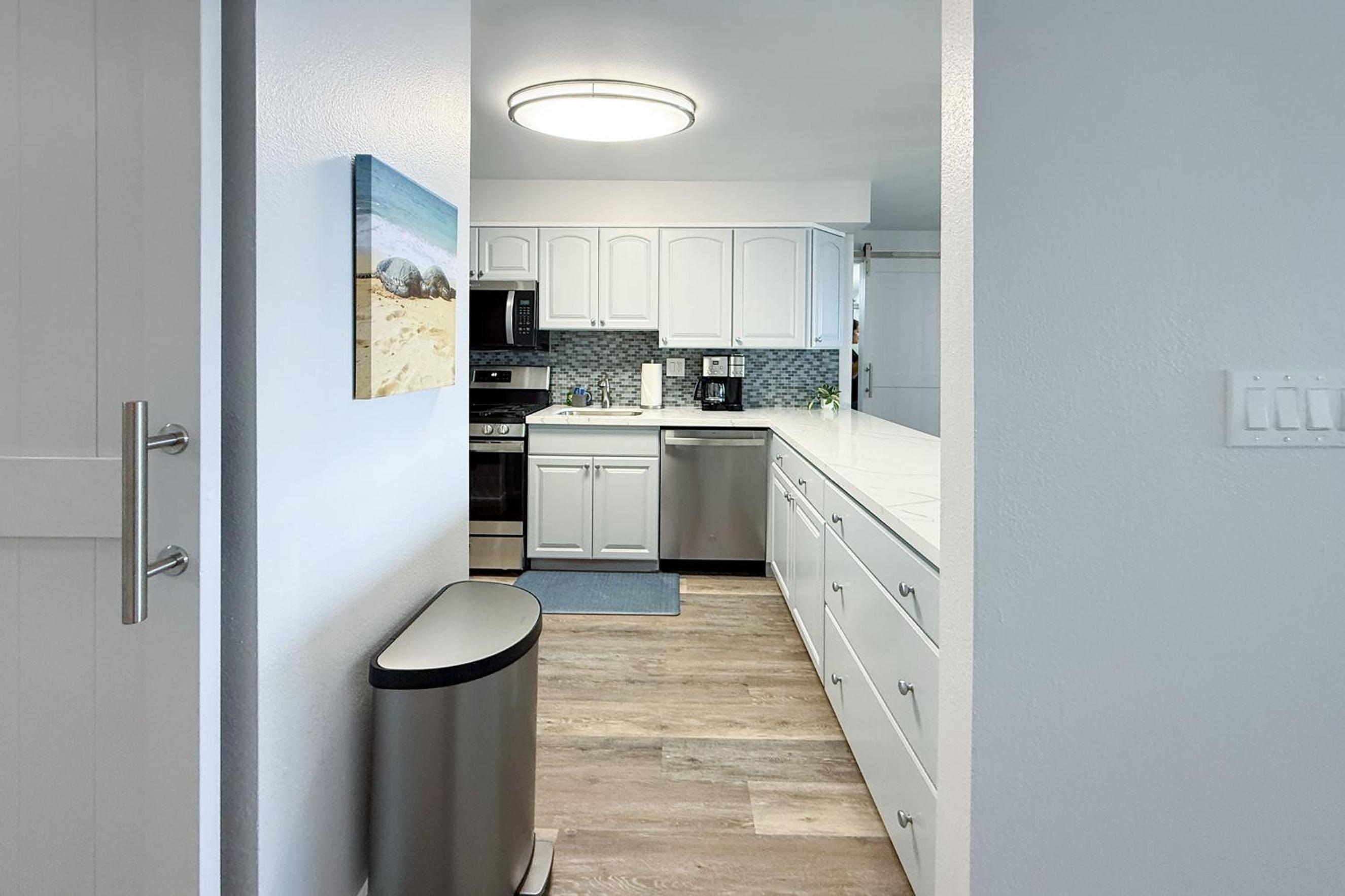 Kihei Akahi D-515: Newly Renovated Ocean View, No Carpet, 3 Zone Split AC, Wi-Fi