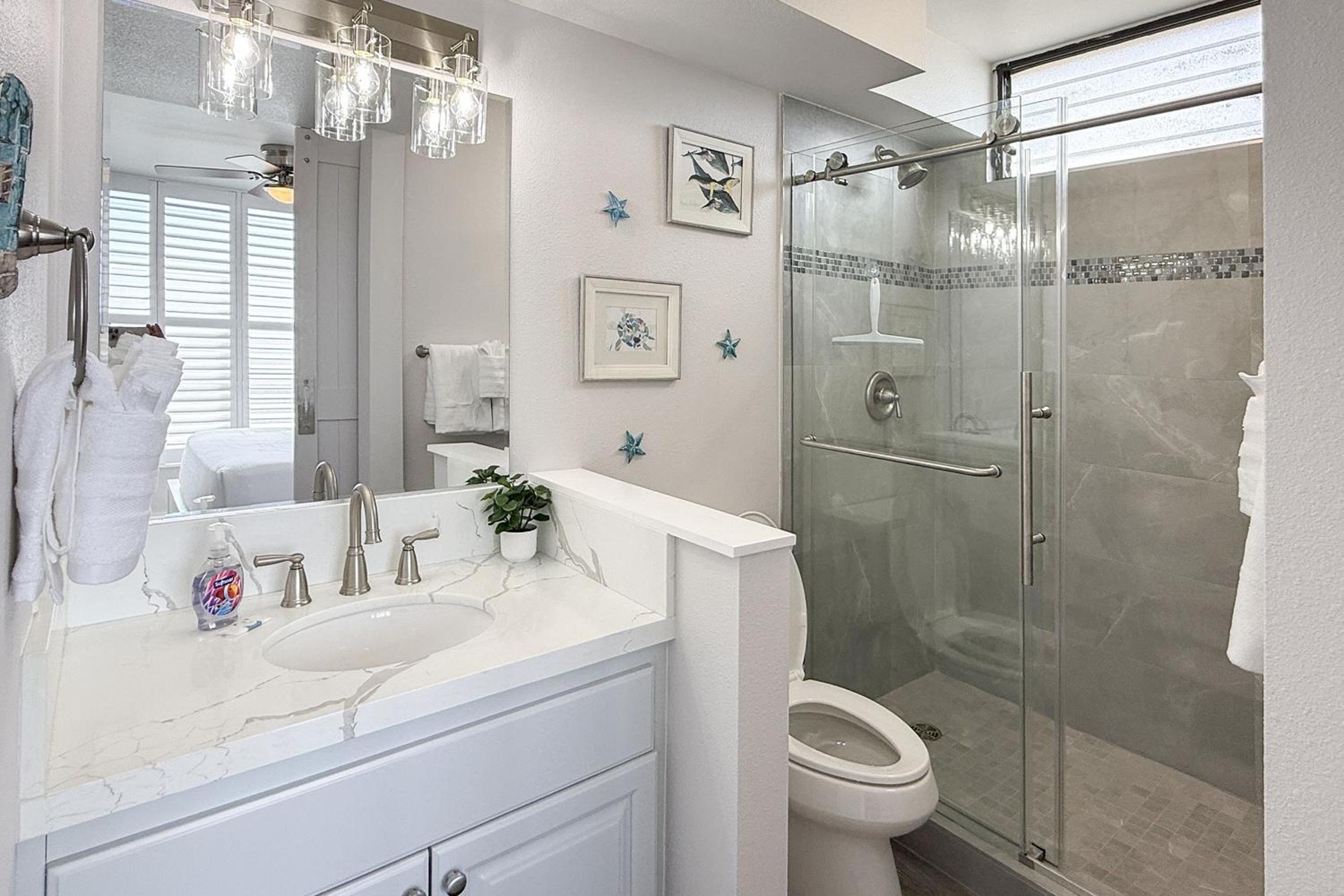 Kihei Akahi D-515: Newly Renovated Ocean View, No Carpet, 3 Zone Split AC, Wi-Fi