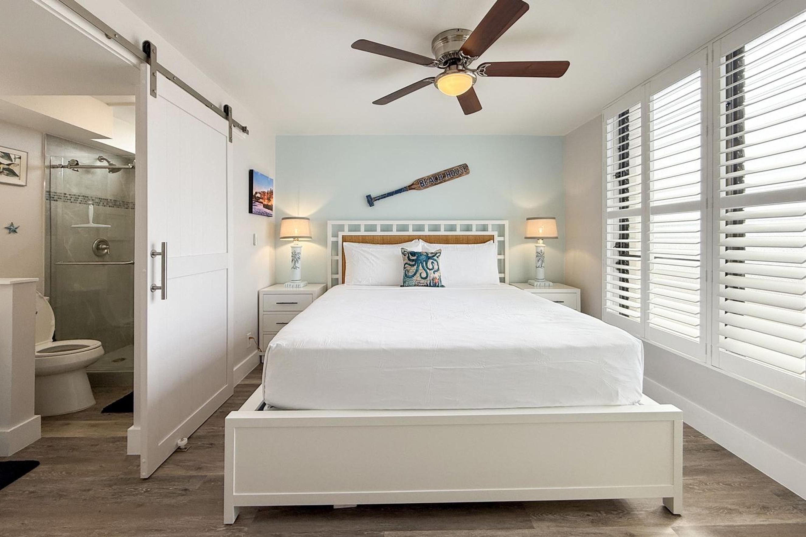 Kihei Akahi D-515: Newly Renovated Ocean View, No Carpet, 3 Zone Split AC, Wi-Fi