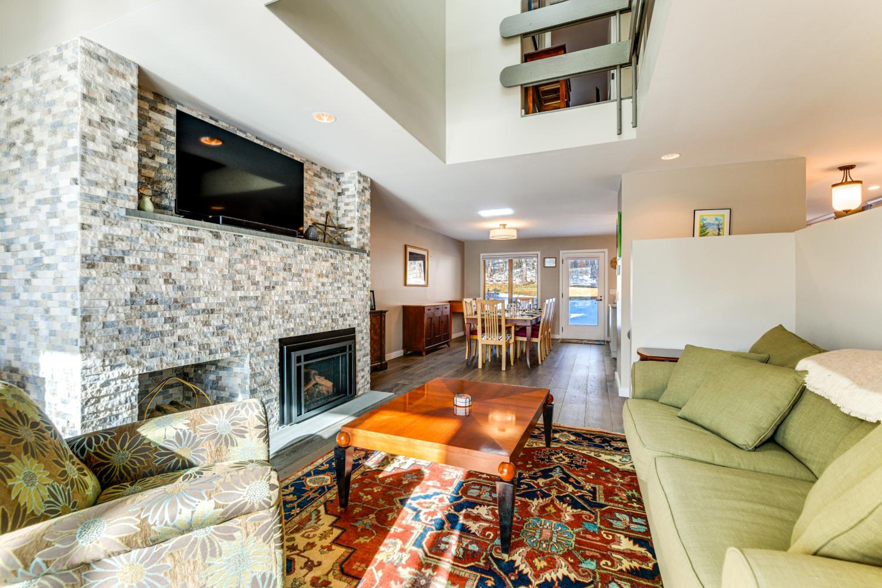 Shuttle to Slopes Mtn Condo Less Than 1 Mi to Sugarbush