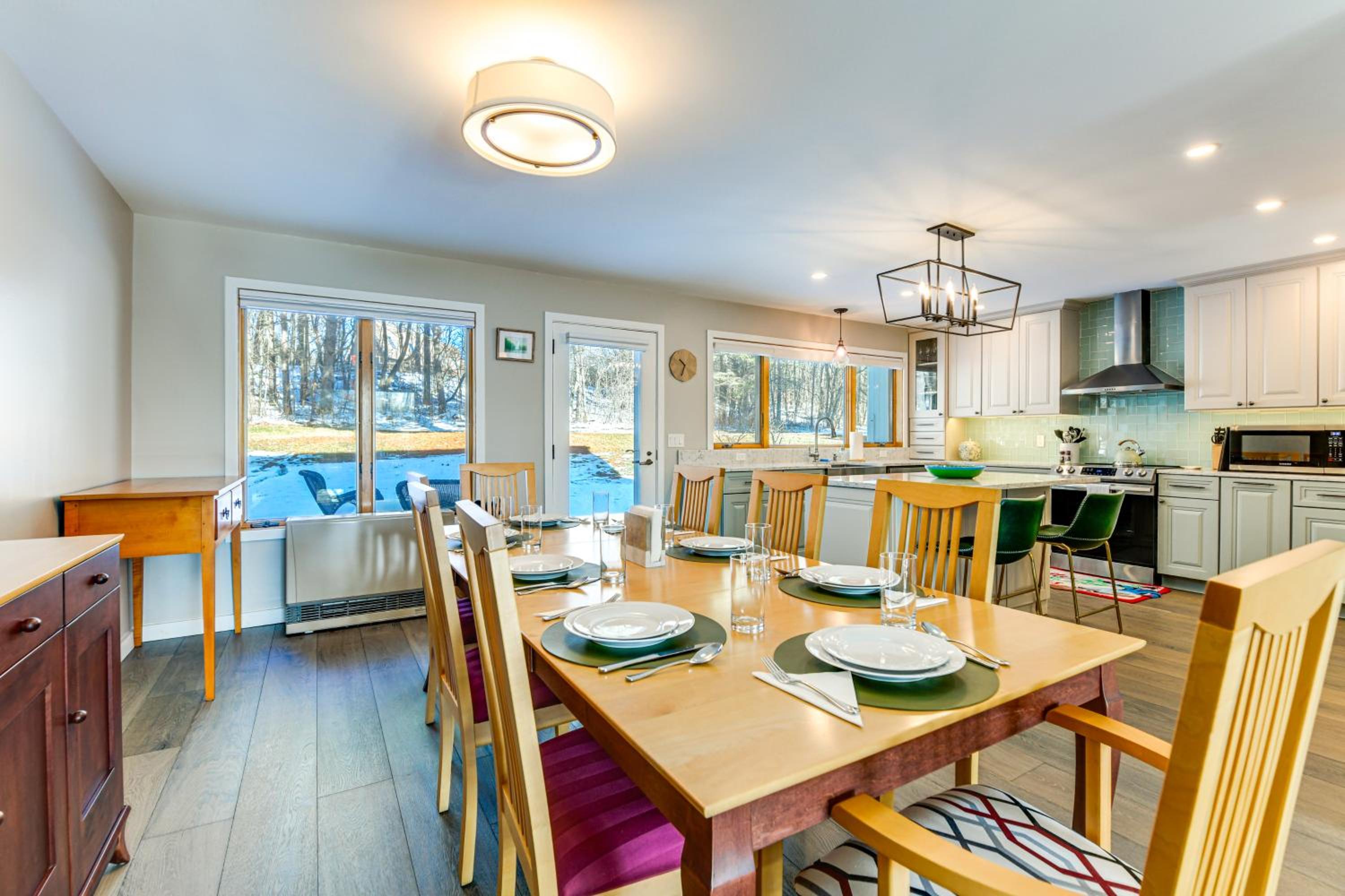 Shuttle to Slopes Mtn Condo Less Than 1 Mi to Sugarbush