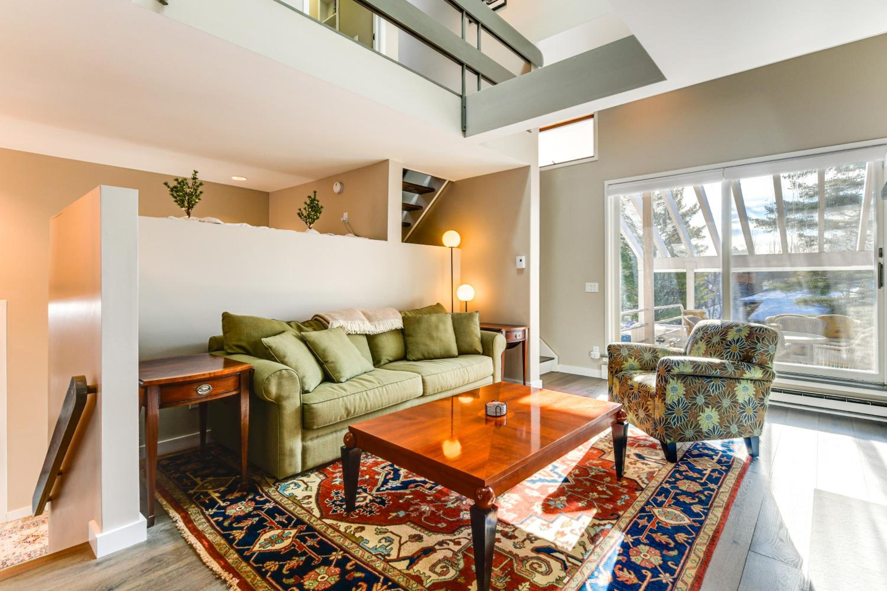 Shuttle to Slopes Mtn Condo Less Than 1 Mi to Sugarbush