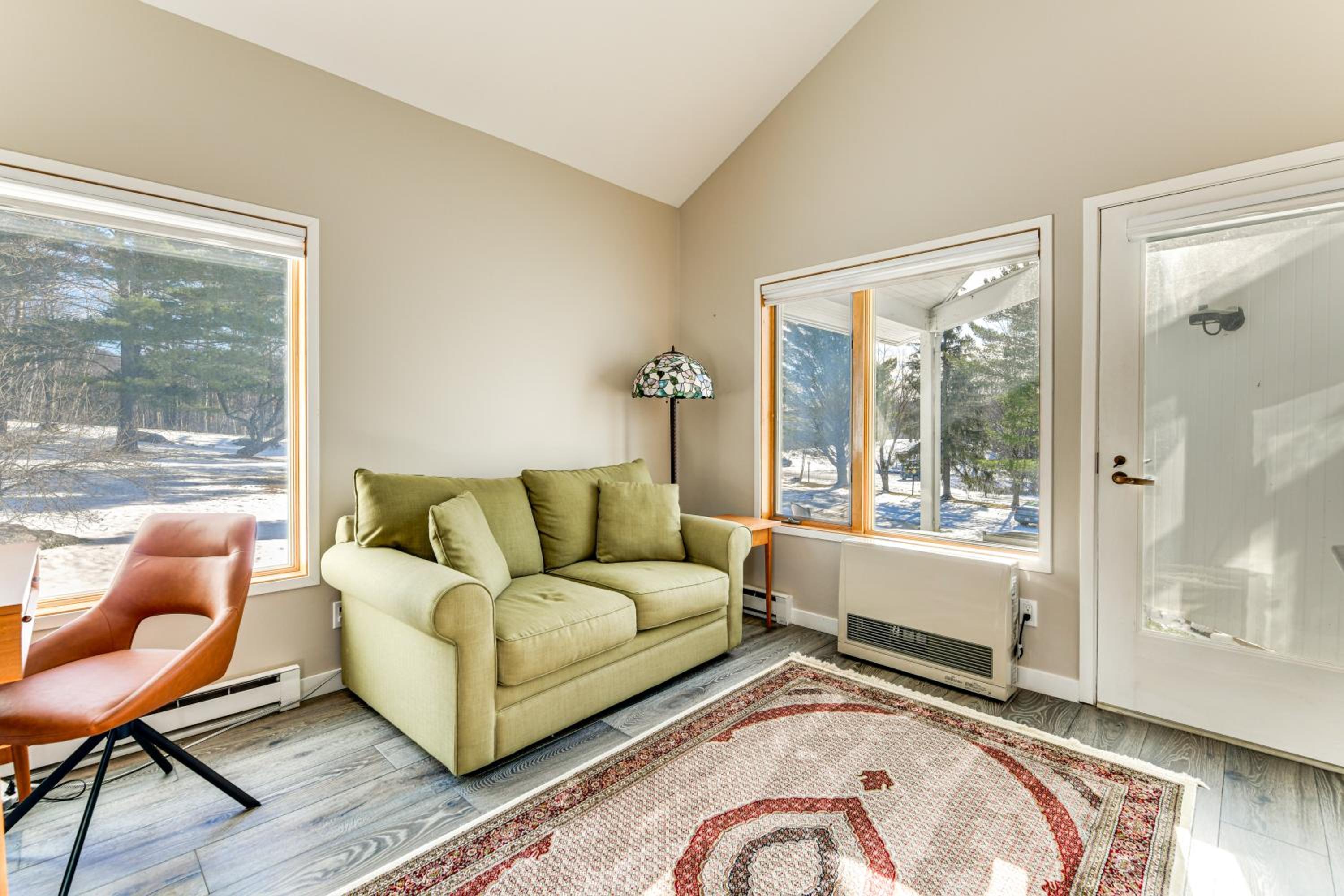 Shuttle to Slopes Mtn Condo Less Than 1 Mi to Sugarbush