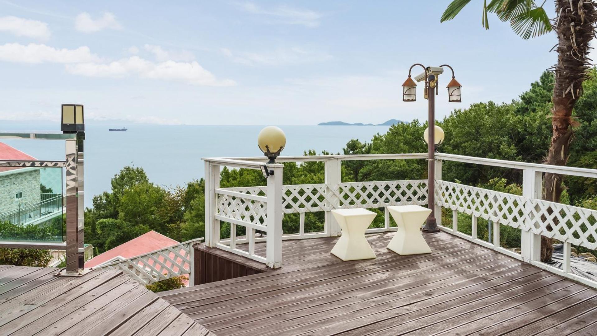 Namhae Briant Oceanview Spa Pension