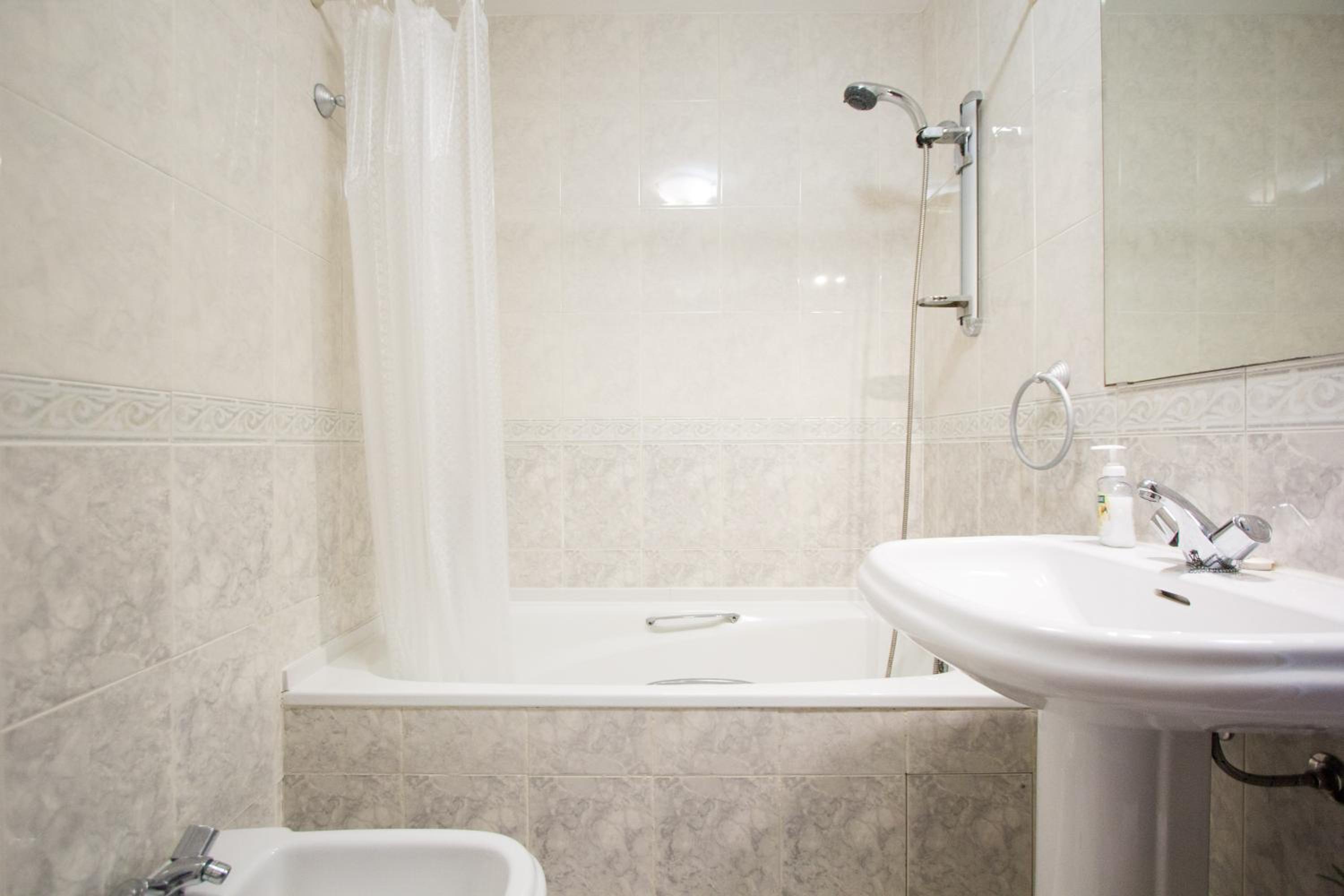 Spacious Apartment in Lisbon view 2