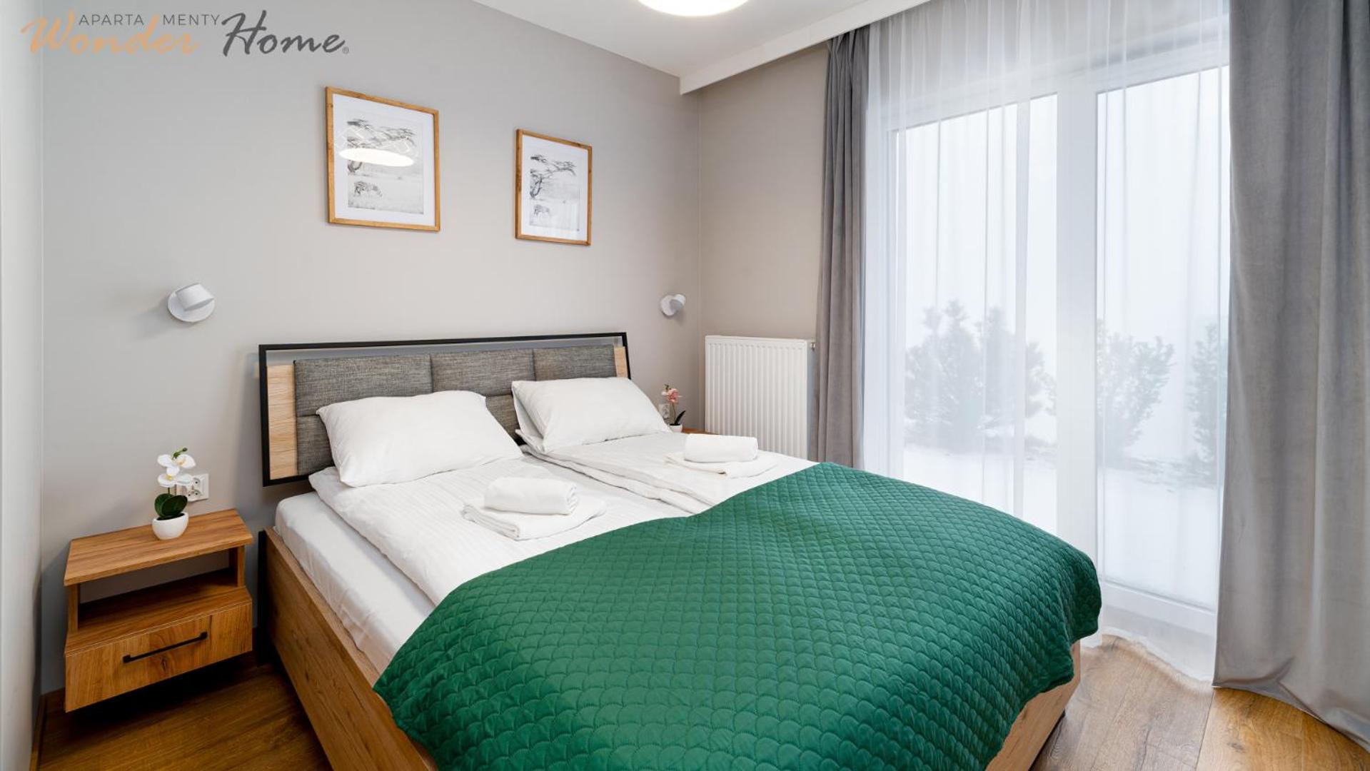Wonder Home - Domki Hillside tuż przy stoku narciarskim - na terenie kompleksu plac zabaw i zewnętrzna siłownia, sklep, parking
