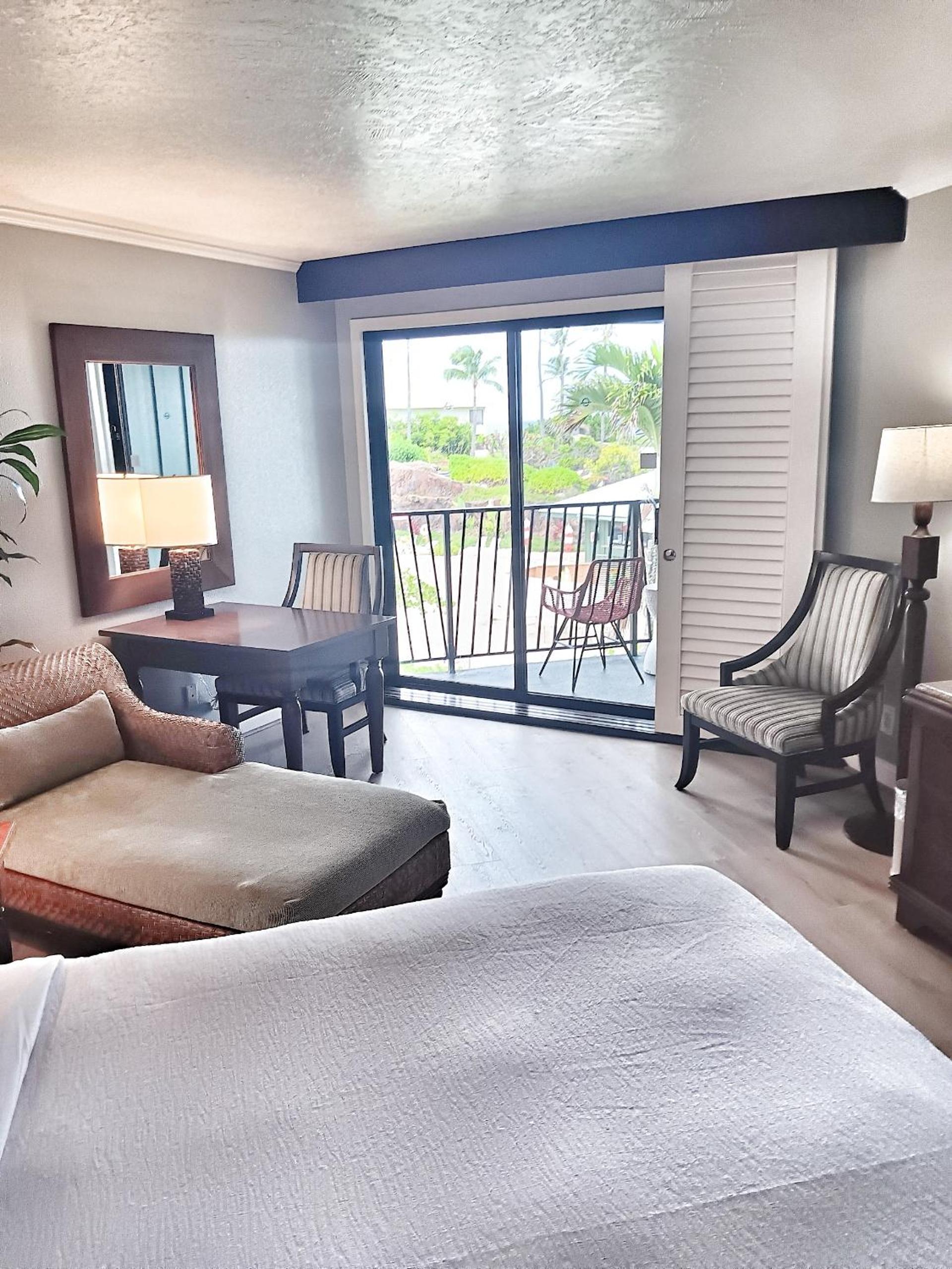 East Shore Beachfront Resort, Restaurant, Bar, AC, Spa, Pool & Gym