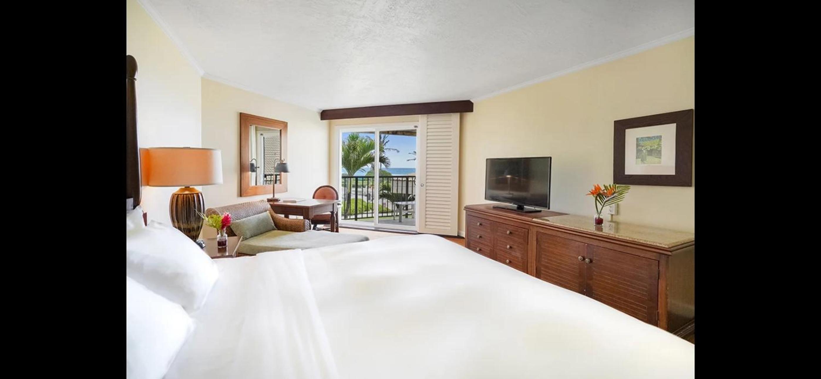 East Shore Beachfront Resort, Restaurant, Bar, AC, Spa, Pool & Gym