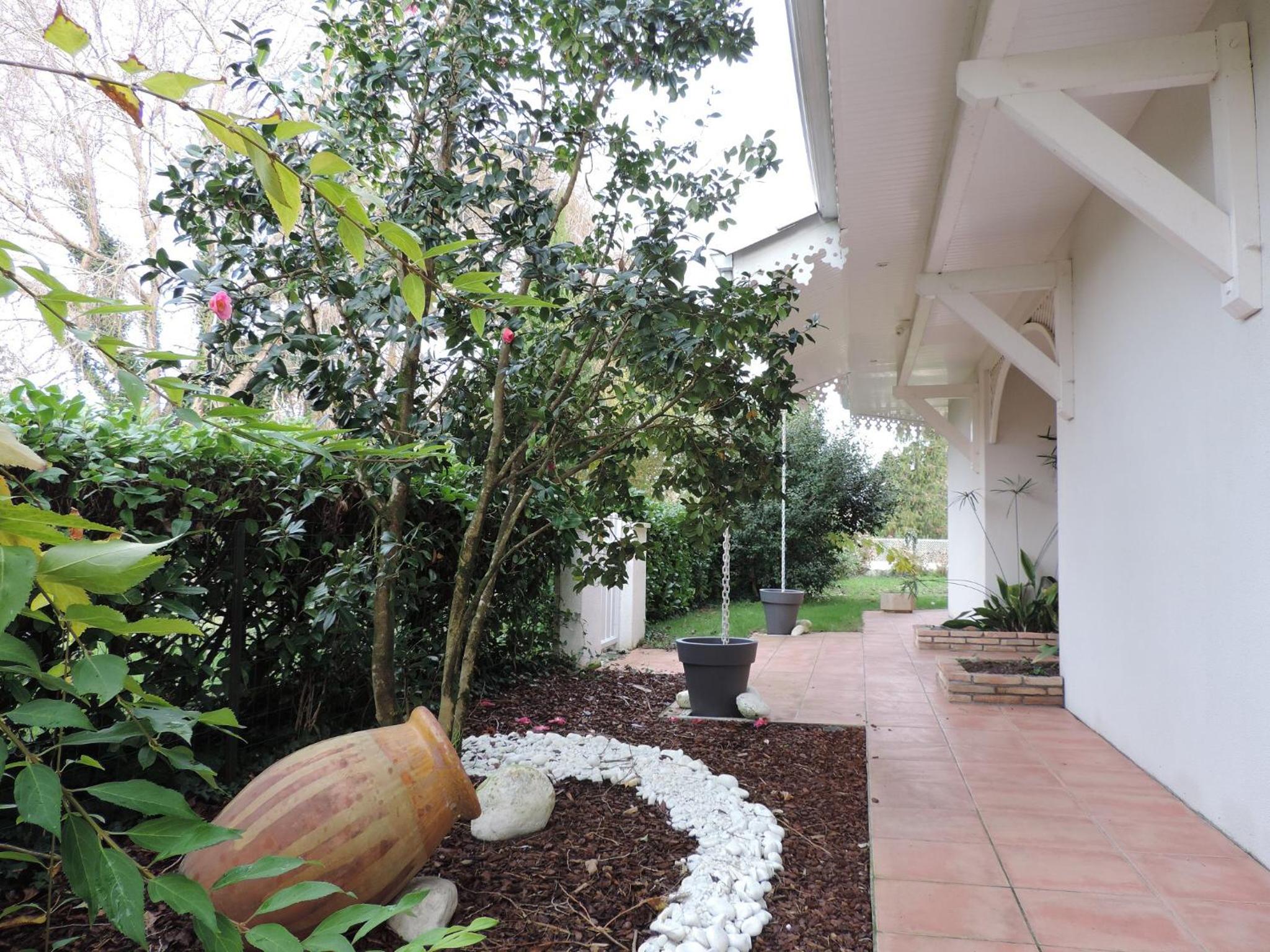 Chambres d'Hôtes Villa La Louisiane view 3