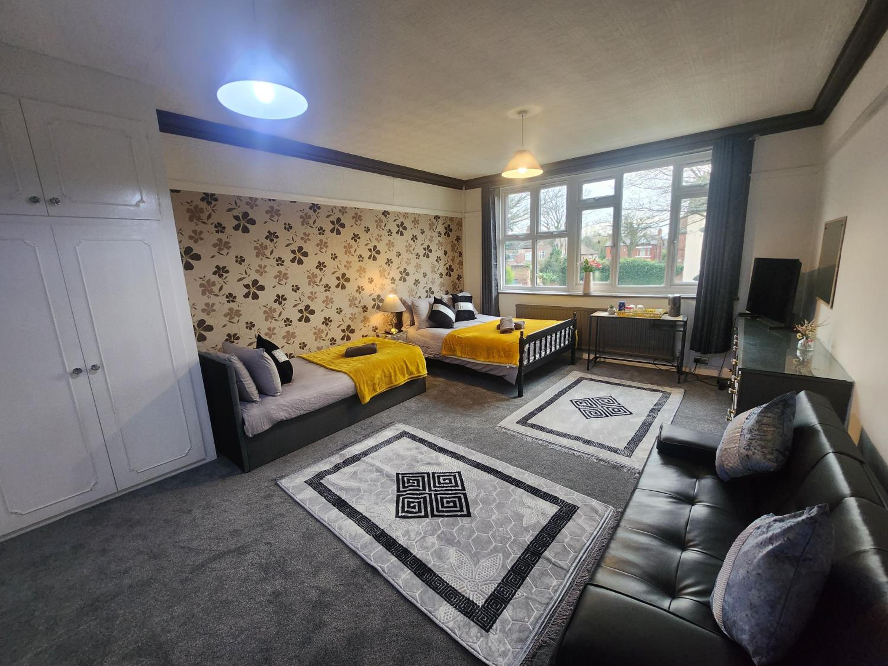 Charming Tudor Cottage White House Free Wifi Manchester