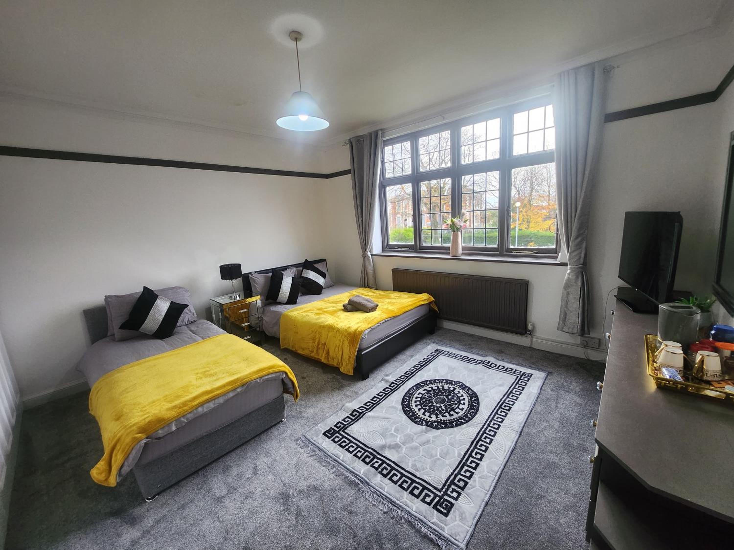 Charming Tudor Cottage White House Free Wifi Manchester