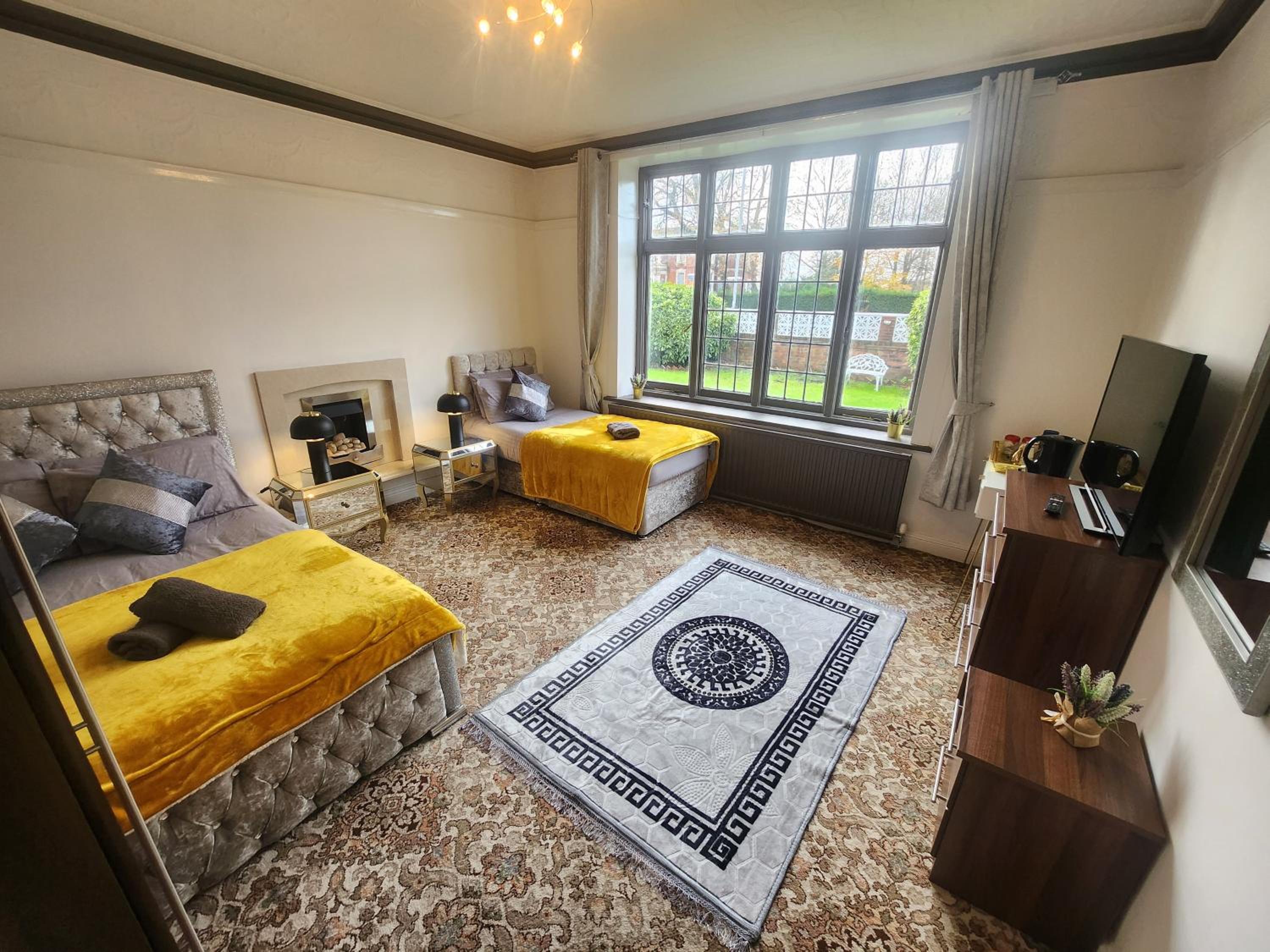 Charming Tudor Cottage White House Free Wifi Manchester